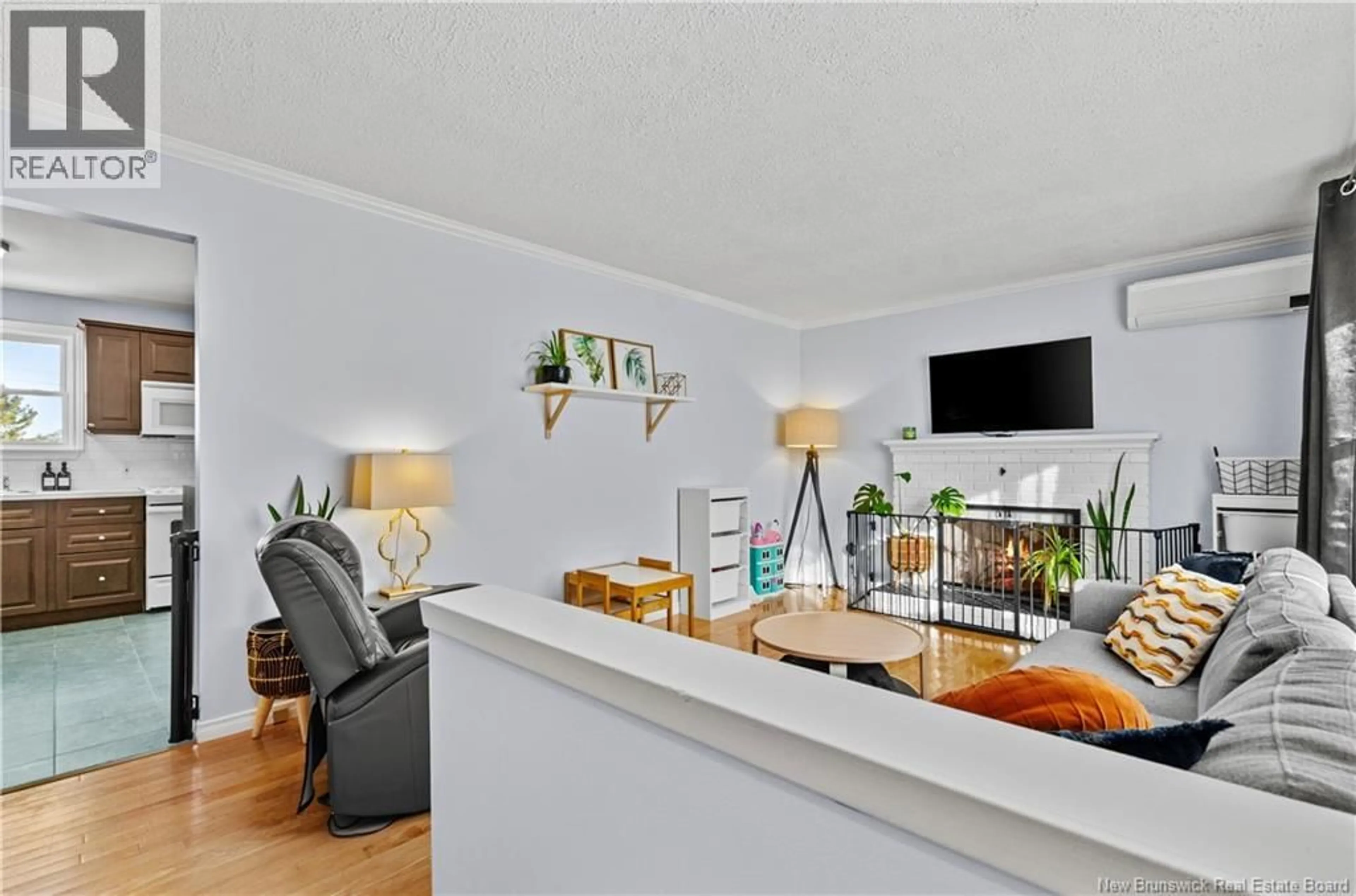 Living room with furniture, wood/laminate floor for 19 BIRCHCROFT DRIVE, Silverwood New Brunswick E3C1K7