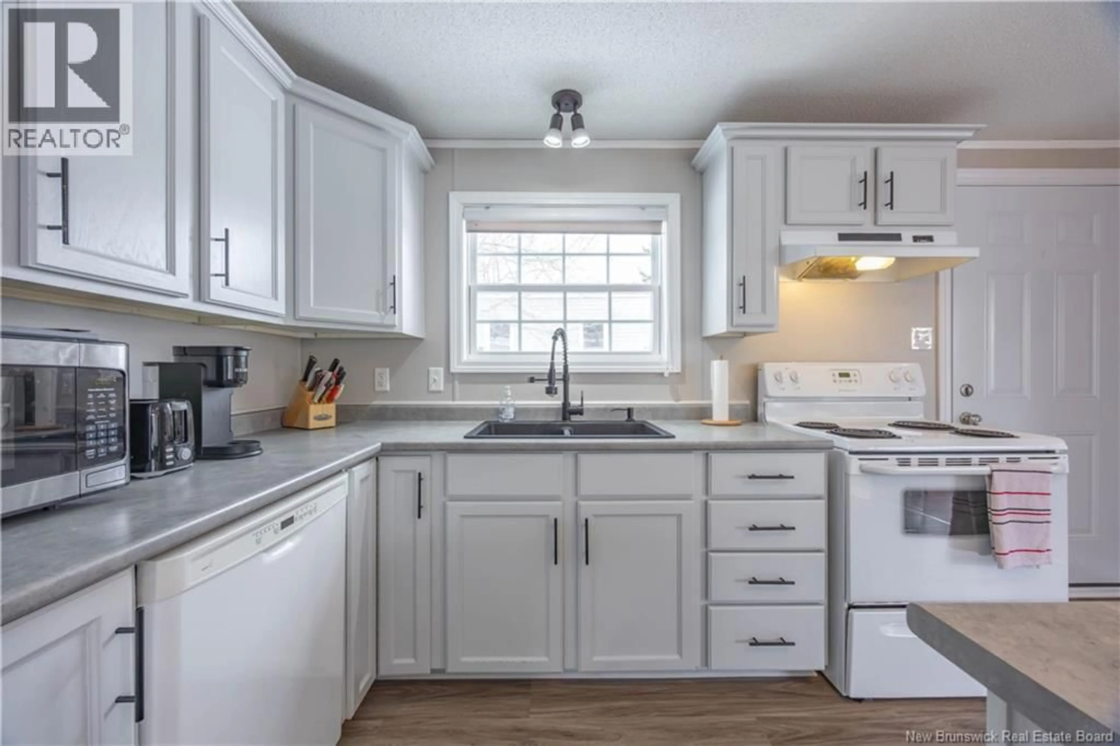 Standard kitchen, ceramic/tile floor for 1 TEAK DRIVE, Quispamsis New Brunswick E2G1T7