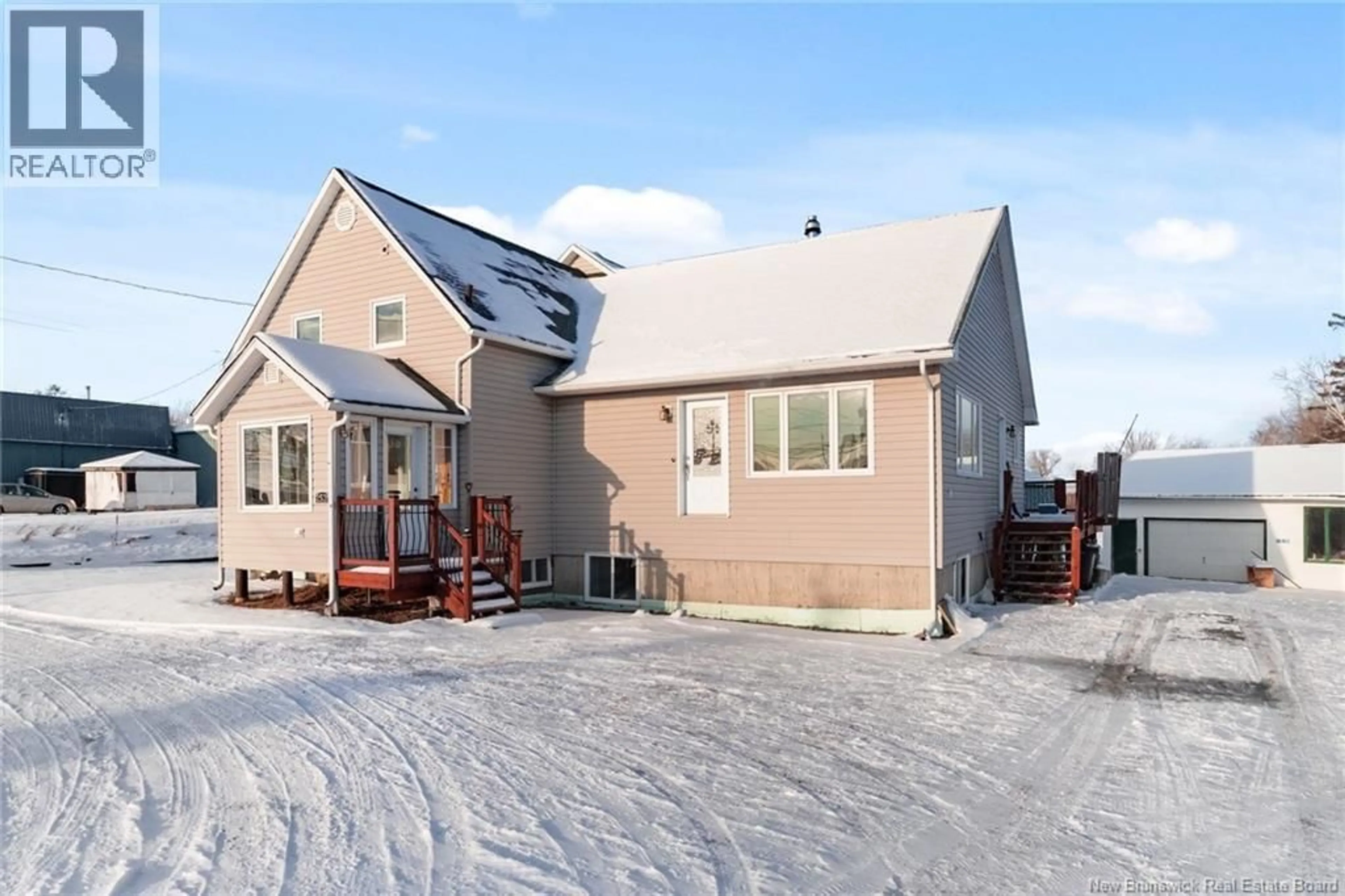 Patio, street for 2535 ROUTE 102, Lincoln New Brunswick E3B7E6