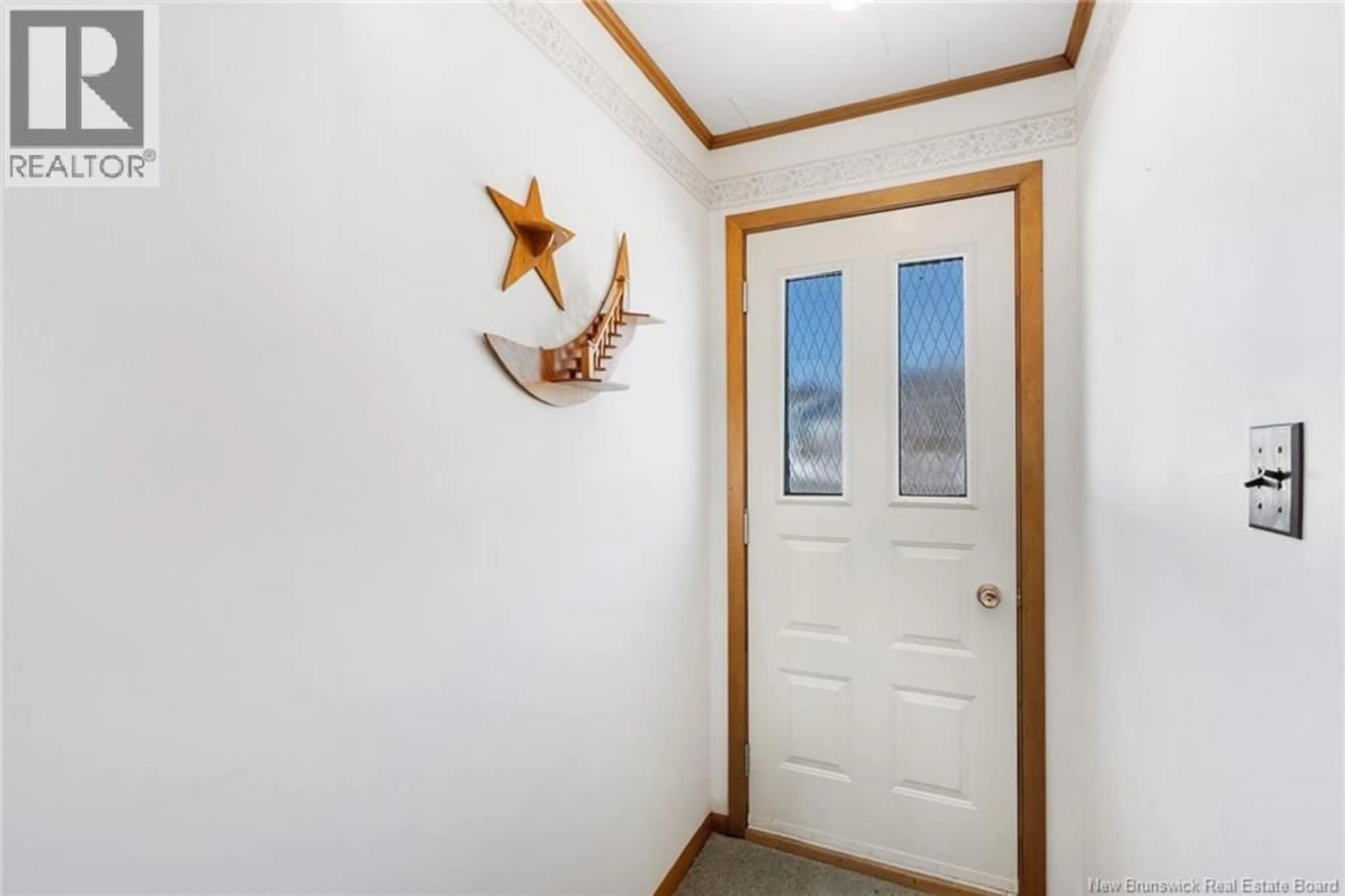 Indoor entryway for 75 ROUTE 105, Southampton New Brunswick E6G1J3
