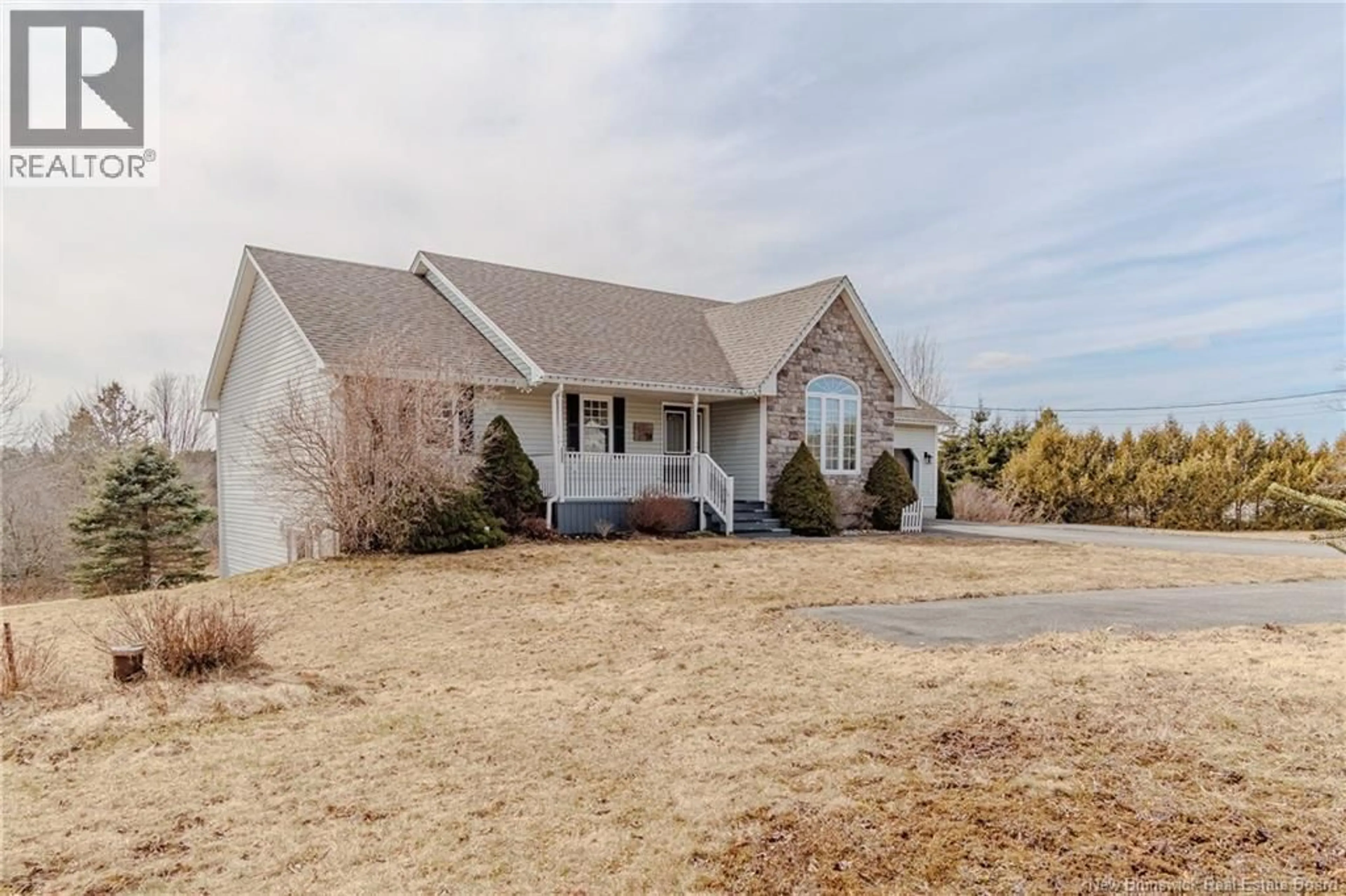 Home with vinyl exterior material, street for 51 KINGSWAY DRIVE, Quispamsis New Brunswick E2G1C1