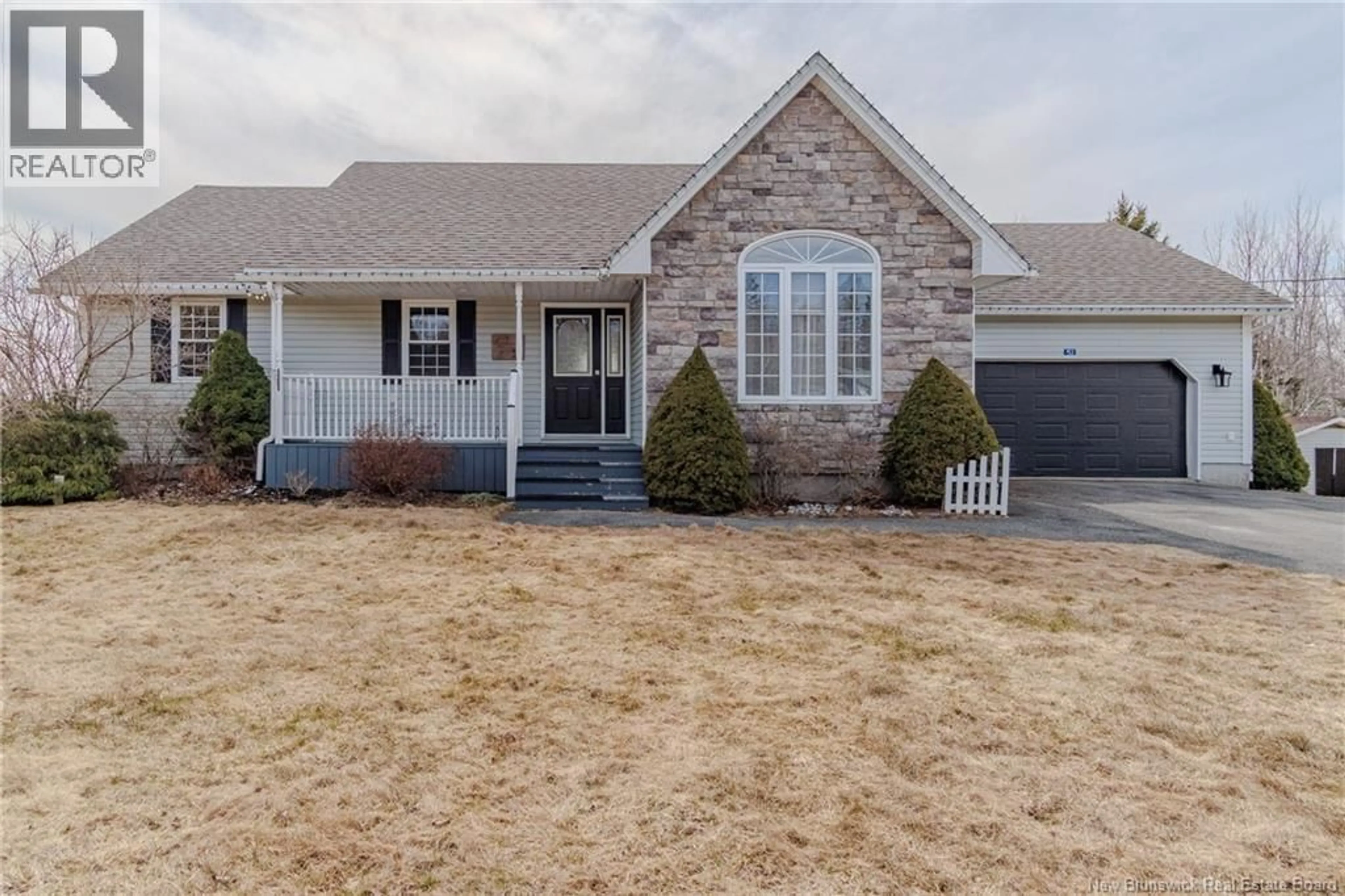 Home with vinyl exterior material, street for 51 KINGSWAY DRIVE, Quispamsis New Brunswick E2G1C1