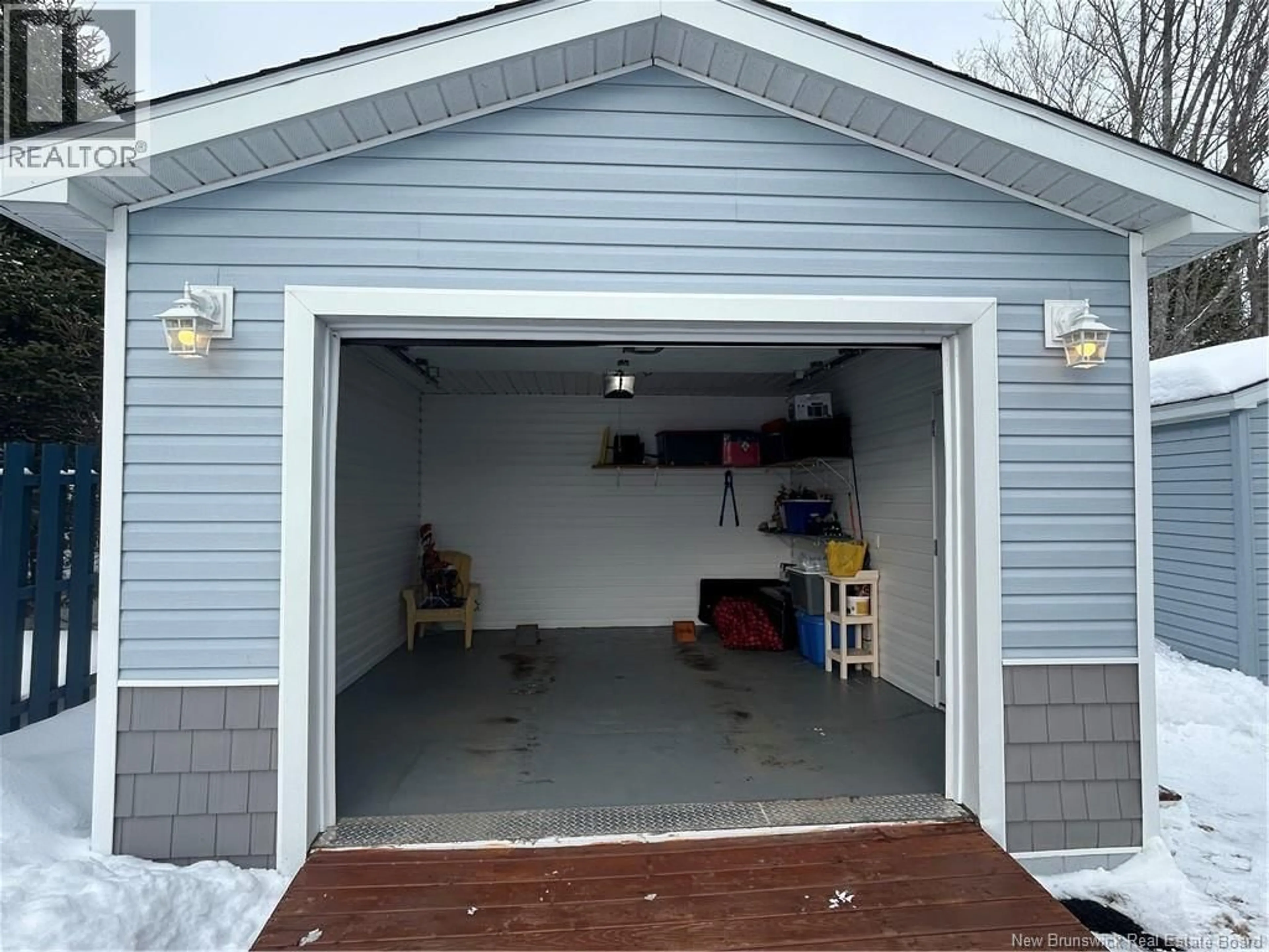 Indoor garage for 899 RUE JANICK, Tracadie New Brunswick E1X1B8