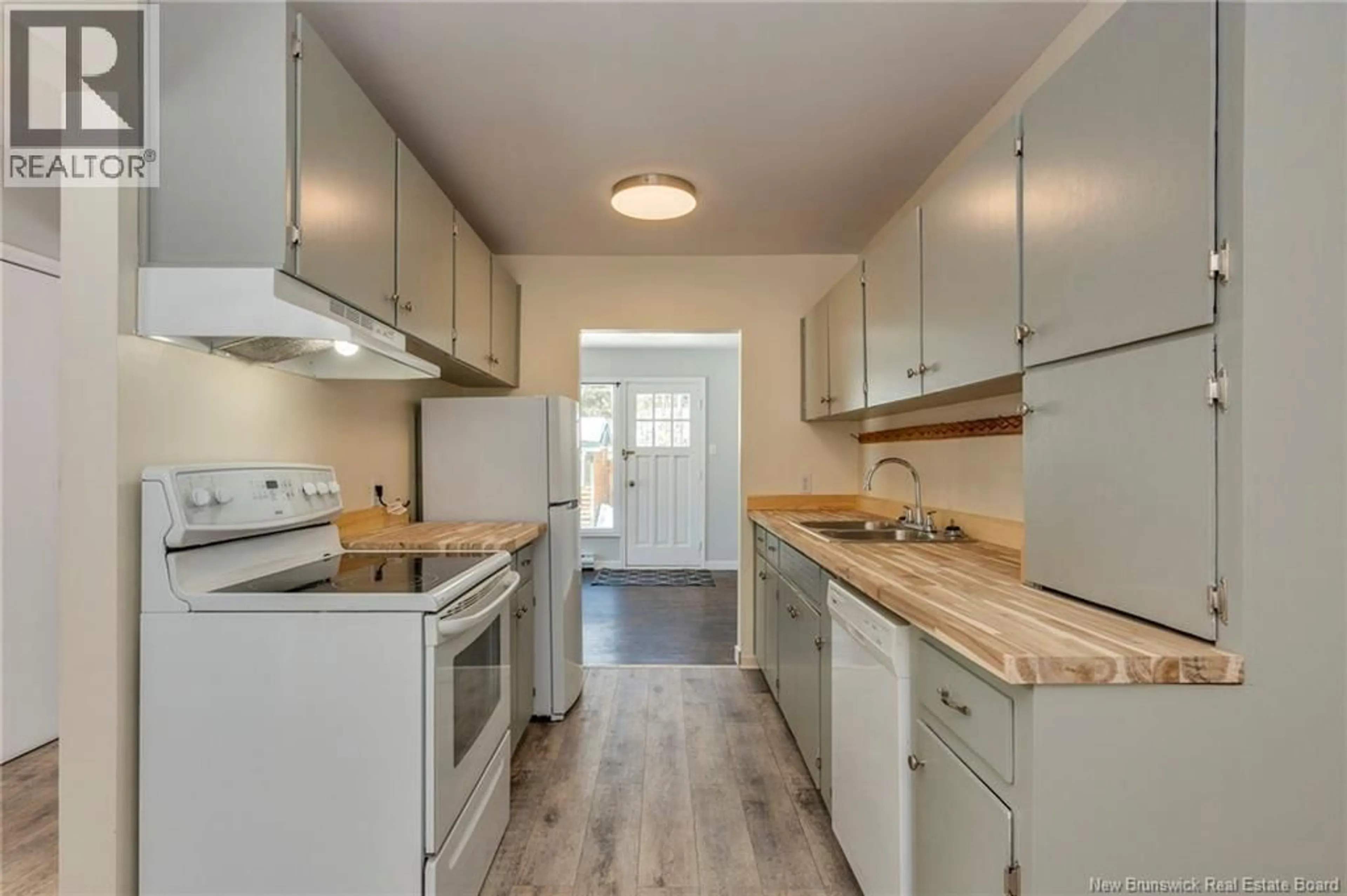 Standard kitchen, wood/laminate floor for 107 CANDLEWOOD LANE, Saint John New Brunswick E2K1Z5