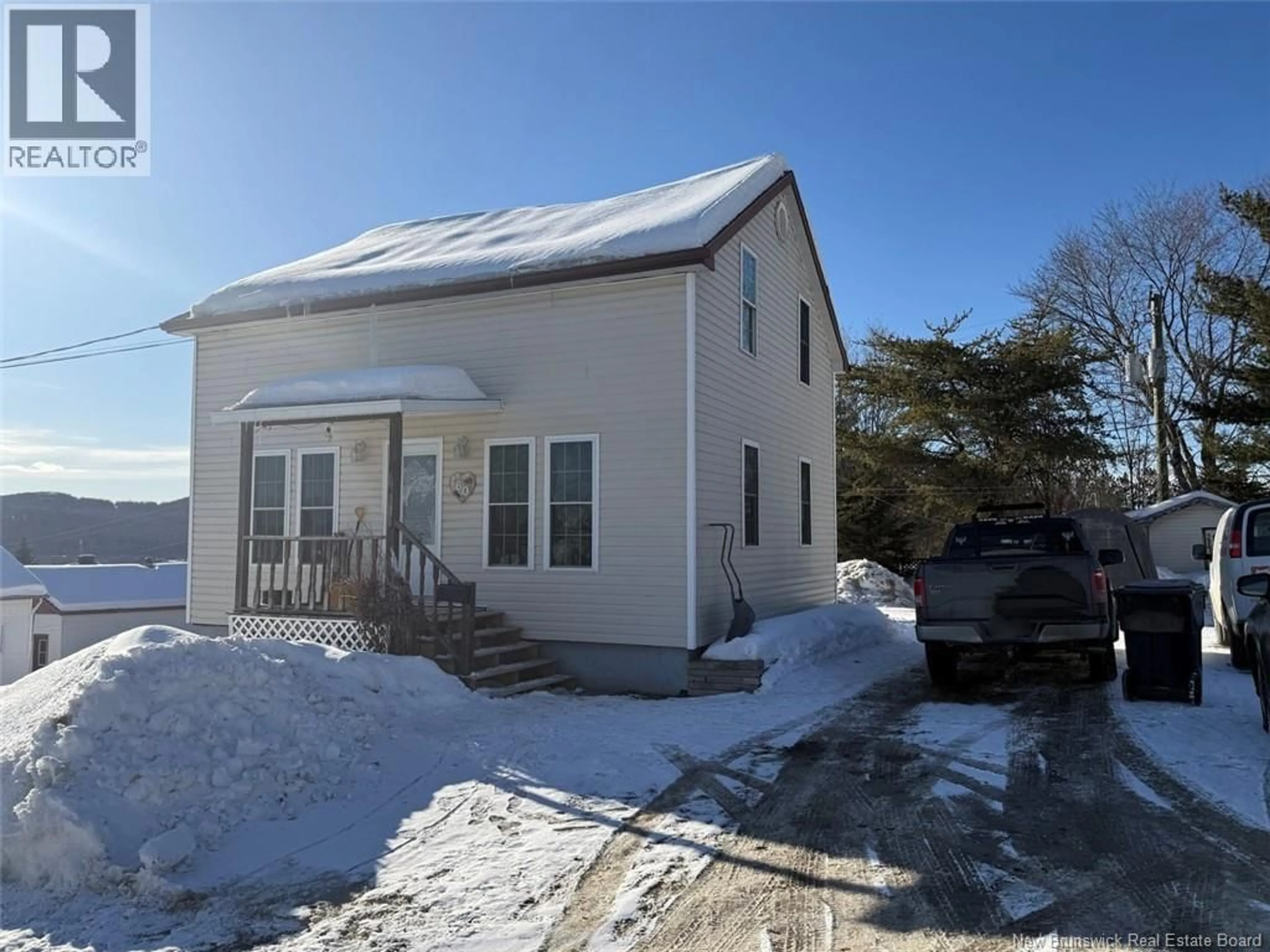 A pic from outside/outdoor area/front of a property/back of a property/a pic from drone, building for 160 ST-GEORGE AVENUE, Edmundston New Brunswick E3V2W4