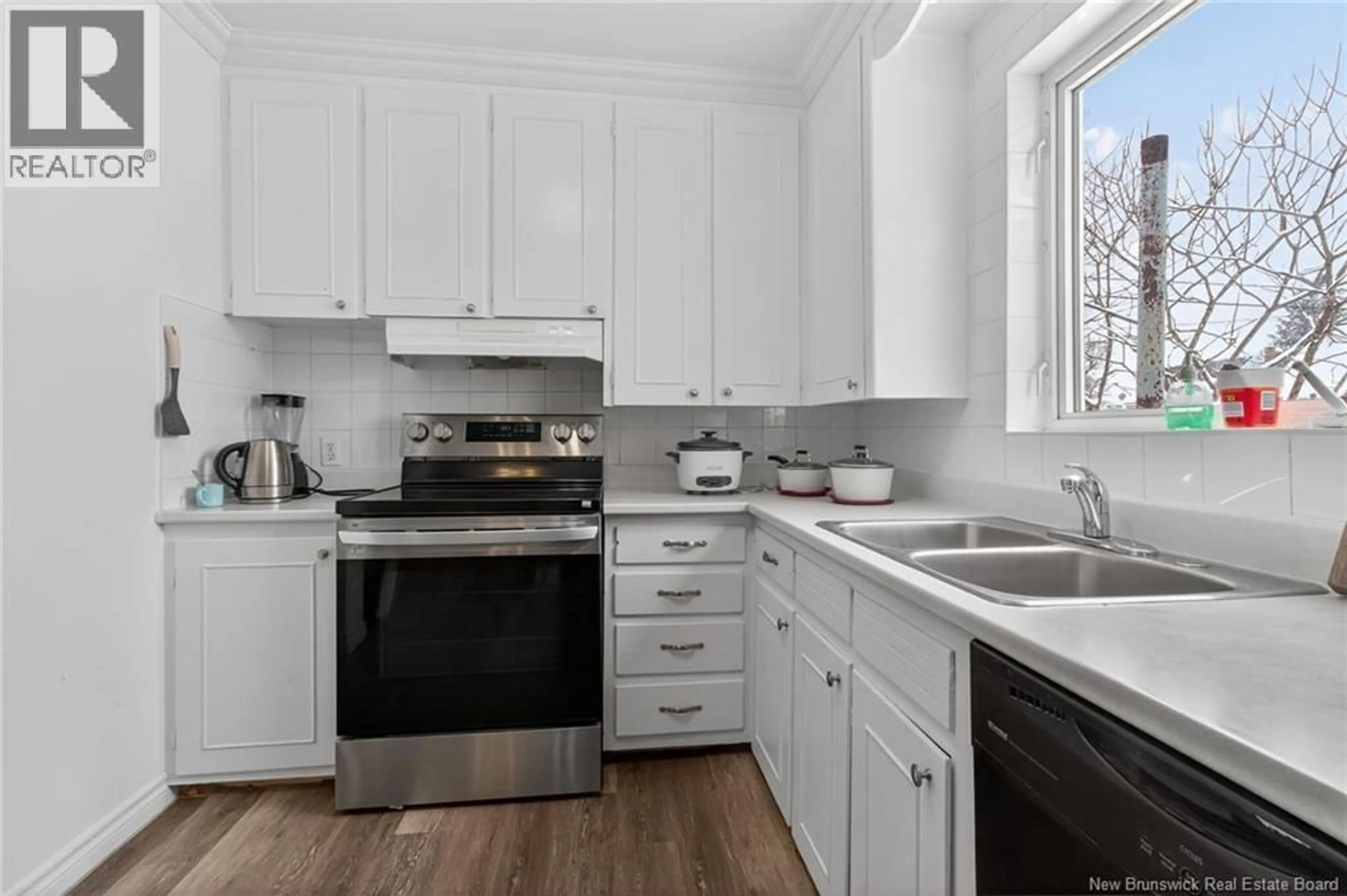 Standard kitchen, unknown for 34 LYNWOOD DRIVE, Moncton New Brunswick E1A3Z7