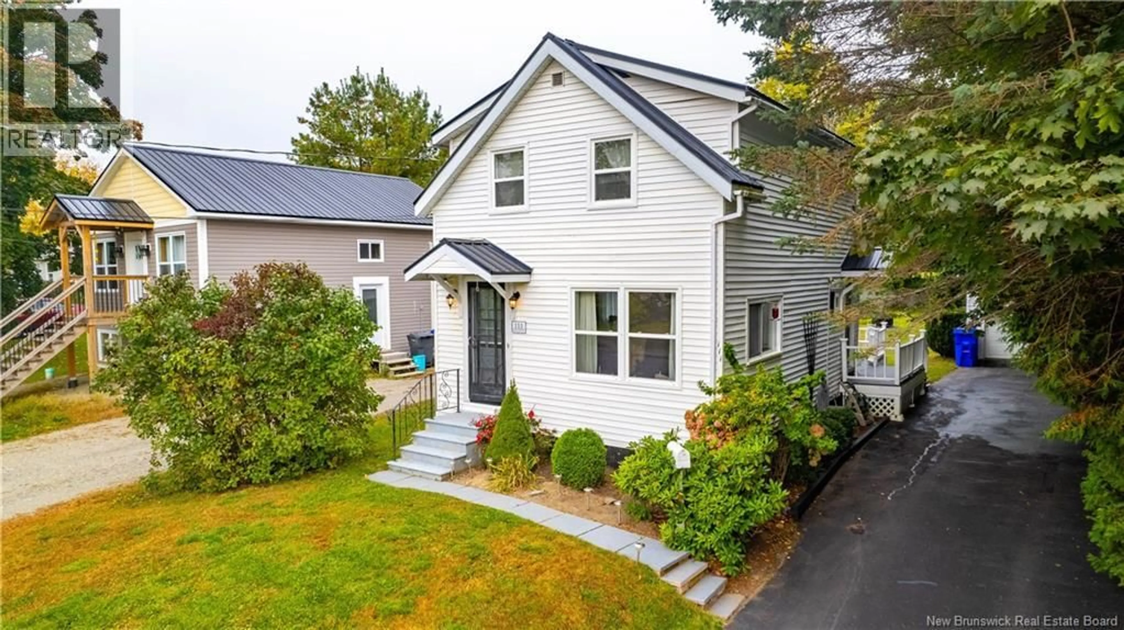 Home with vinyl exterior material, street for 111 QUEEN W, St. Stephen New Brunswick E3L2L1