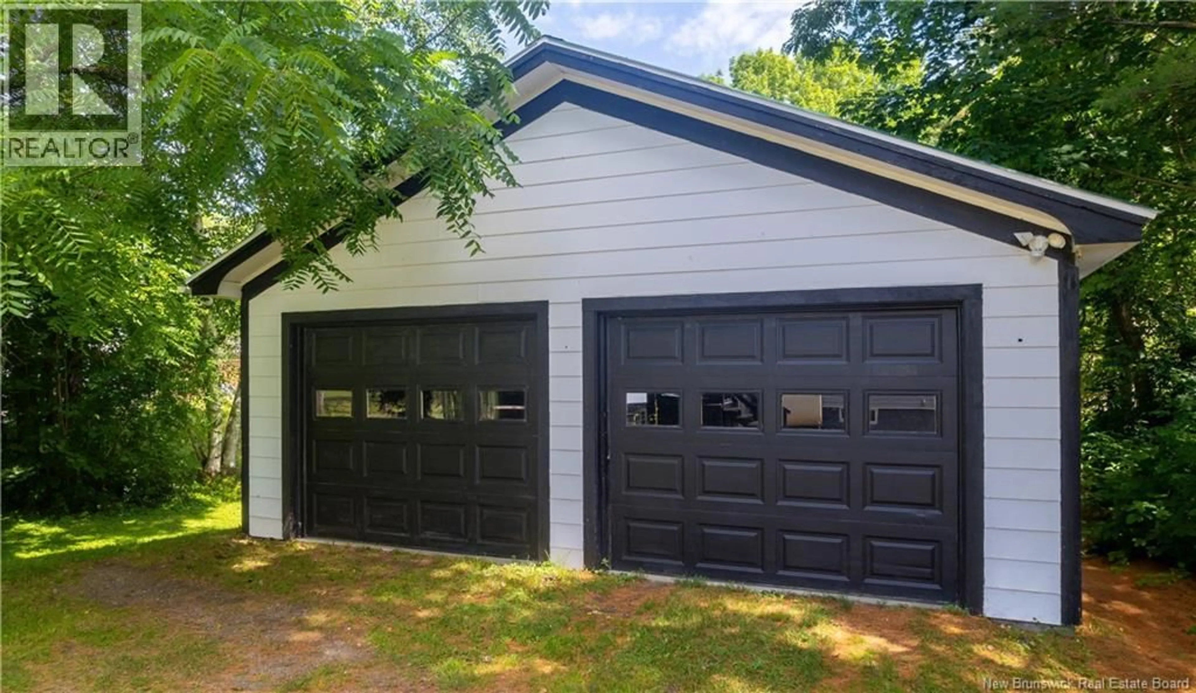 Indoor garage for 27 HILL STREET, St. Stephen New Brunswick E3L1N6