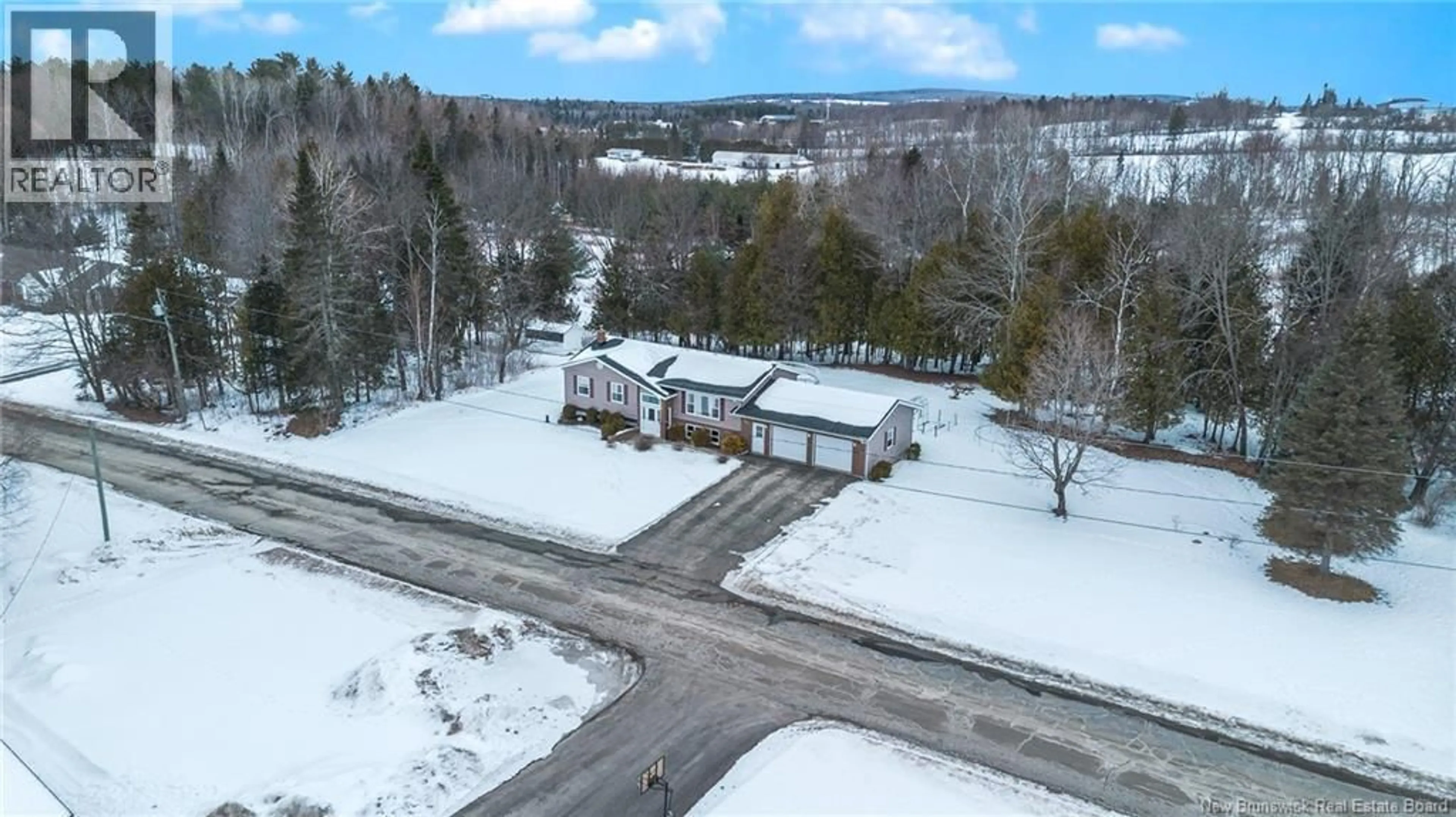 A pic from outside/outdoor area/front of a property/back of a property/a pic from drone, unknown for 122 PARKWOOD DRIVE, Woodstock New Brunswick E7M5G1
