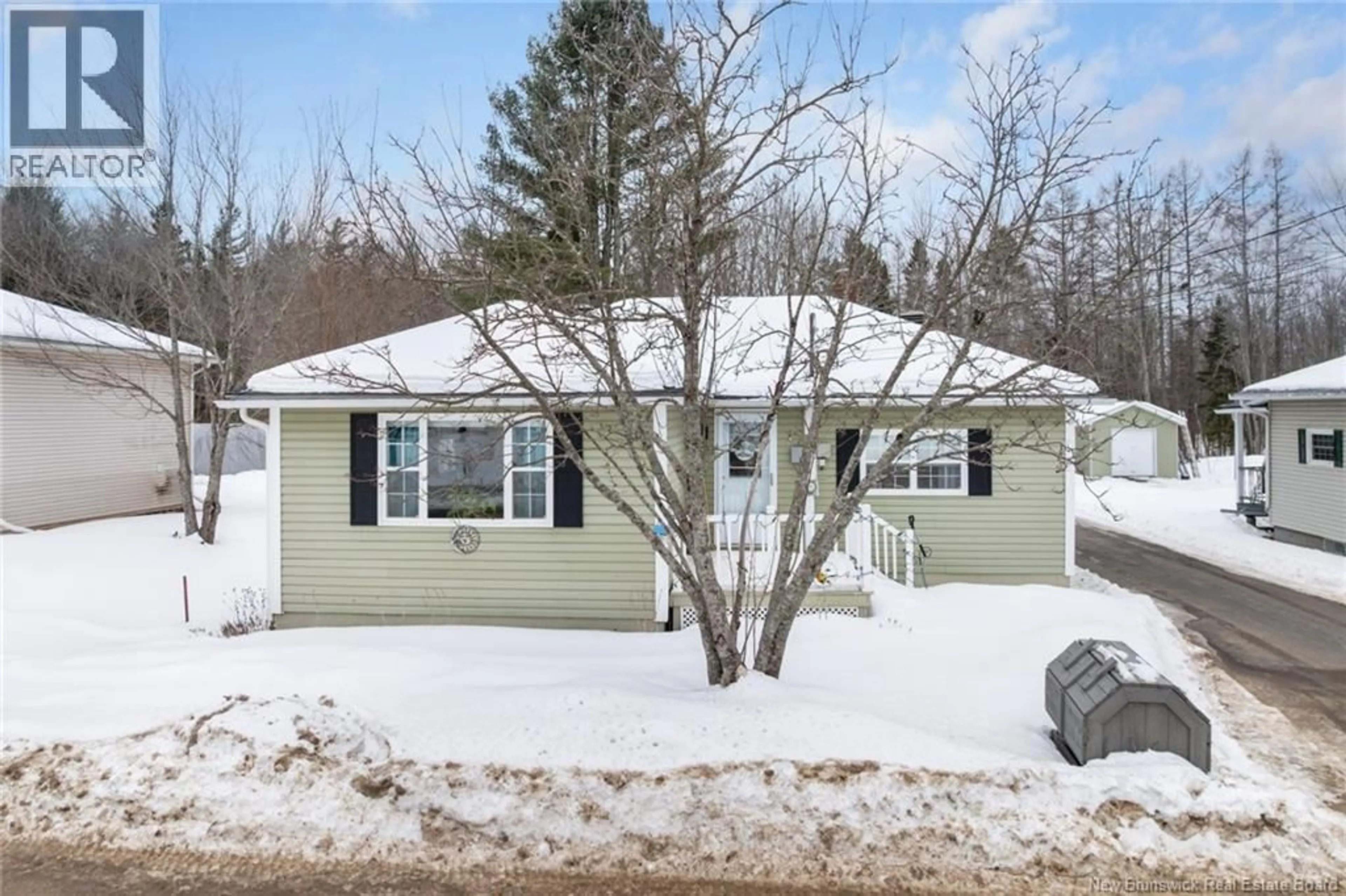 Home with vinyl exterior material, street for 90 KING STREET, Chipman New Brunswick E4A2H7