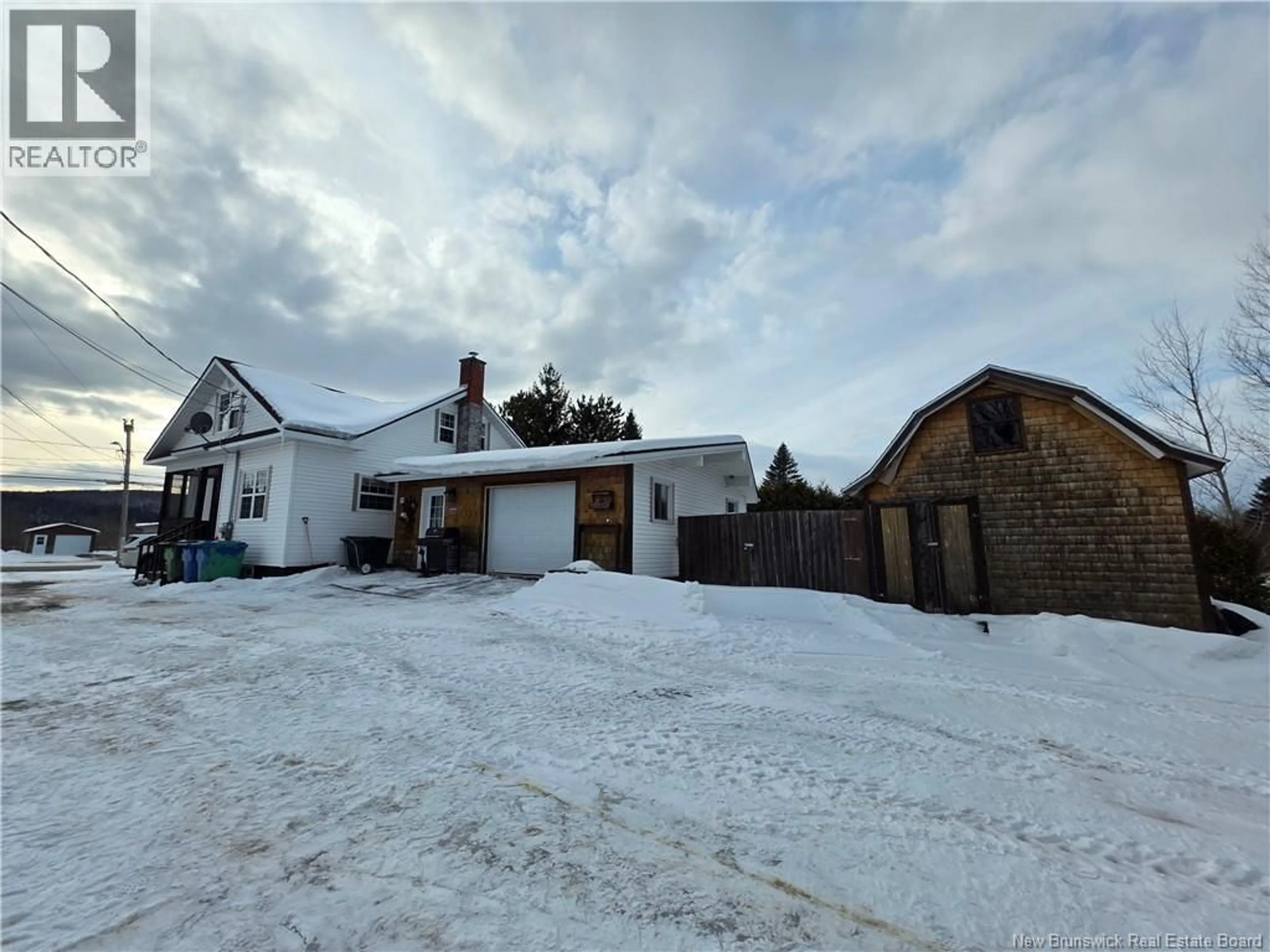 A pic from outside/outdoor area/front of a property/back of a property/a pic from drone, unknown for 147 PRINCIPALE, Sainte-Anne-De-Madawaska New Brunswick E7E1B1