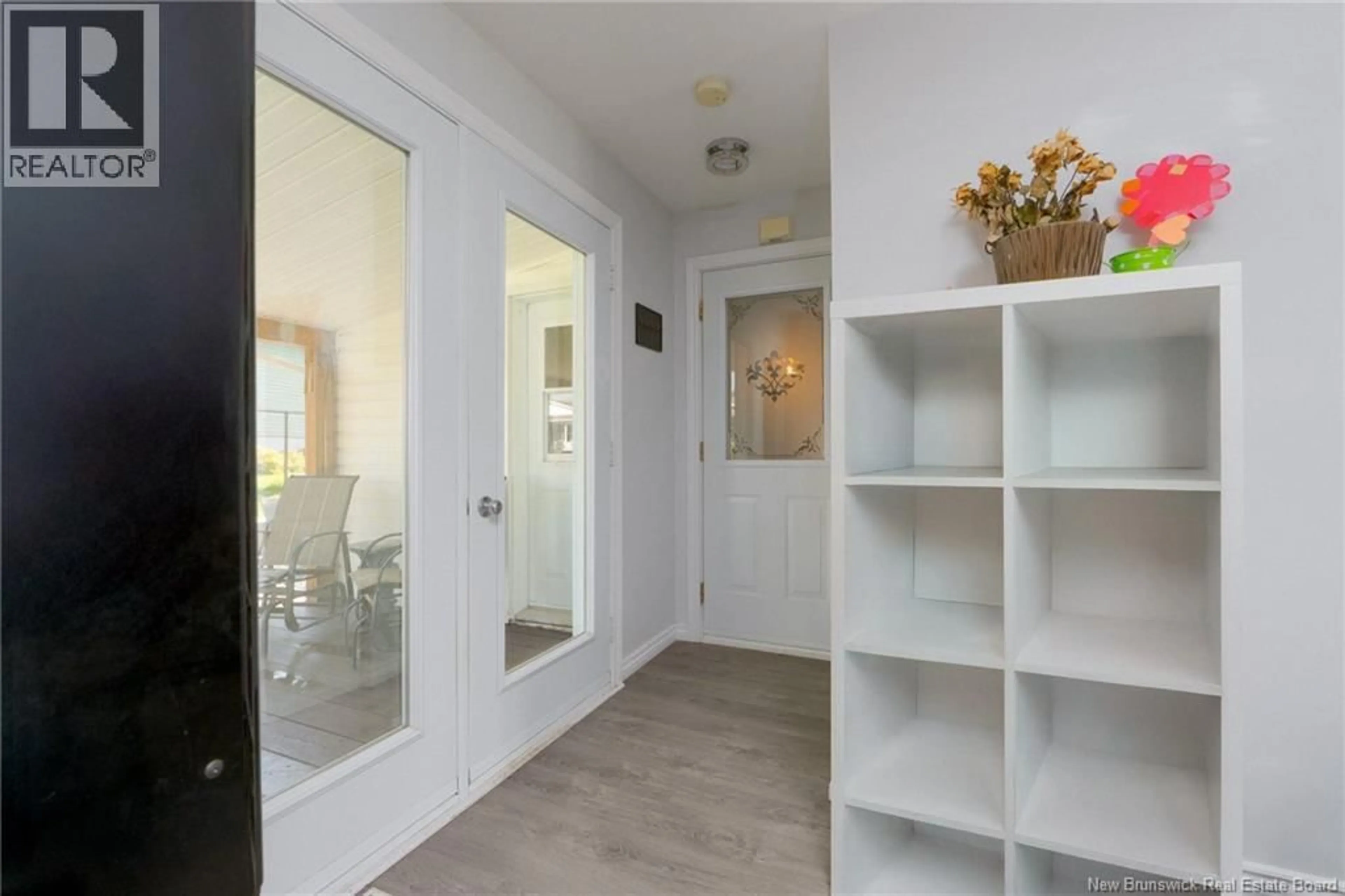 Indoor entryway for 41 RUE ST-FRANÇOIS, Saint-Léonard New Brunswick E7E2H3