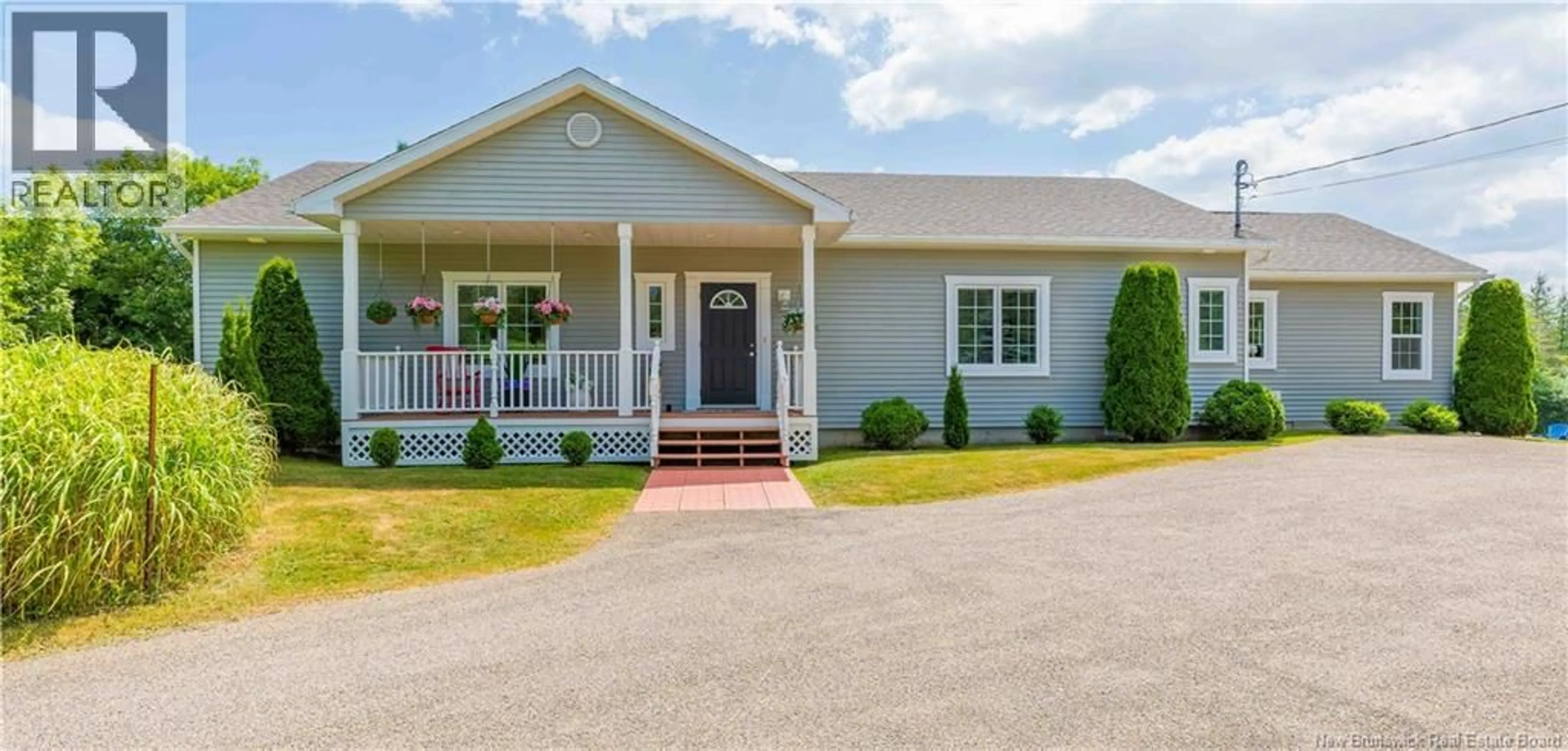 Home with vinyl exterior material, street for 703 BAYVIEW DRIVE, Saint Andrews New Brunswick E5B2N2