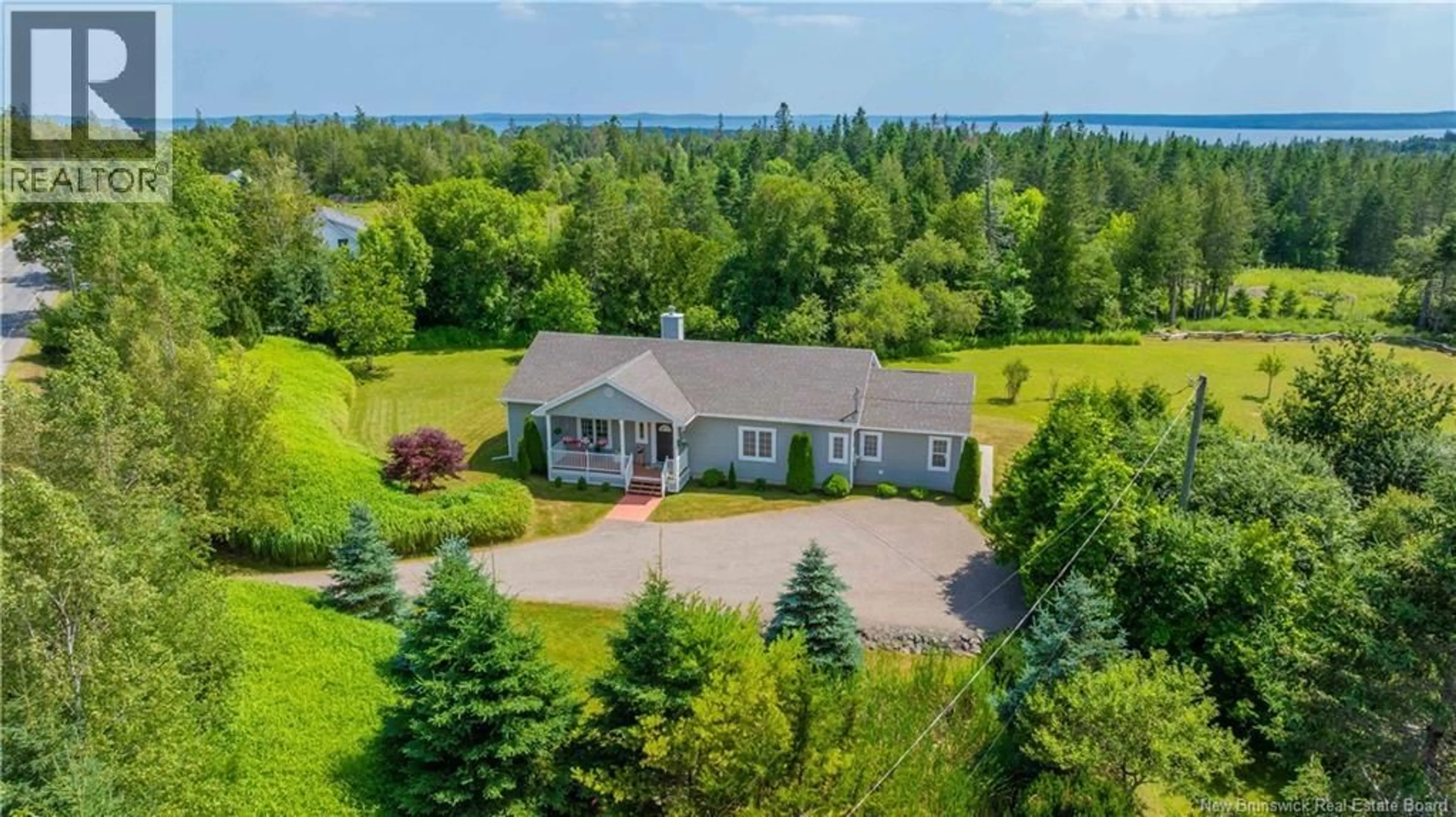 A pic from outside/outdoor area/front of a property/back of a property/a pic from drone, unknown for 703 BAYVIEW DRIVE, Saint Andrews New Brunswick E5B2N2