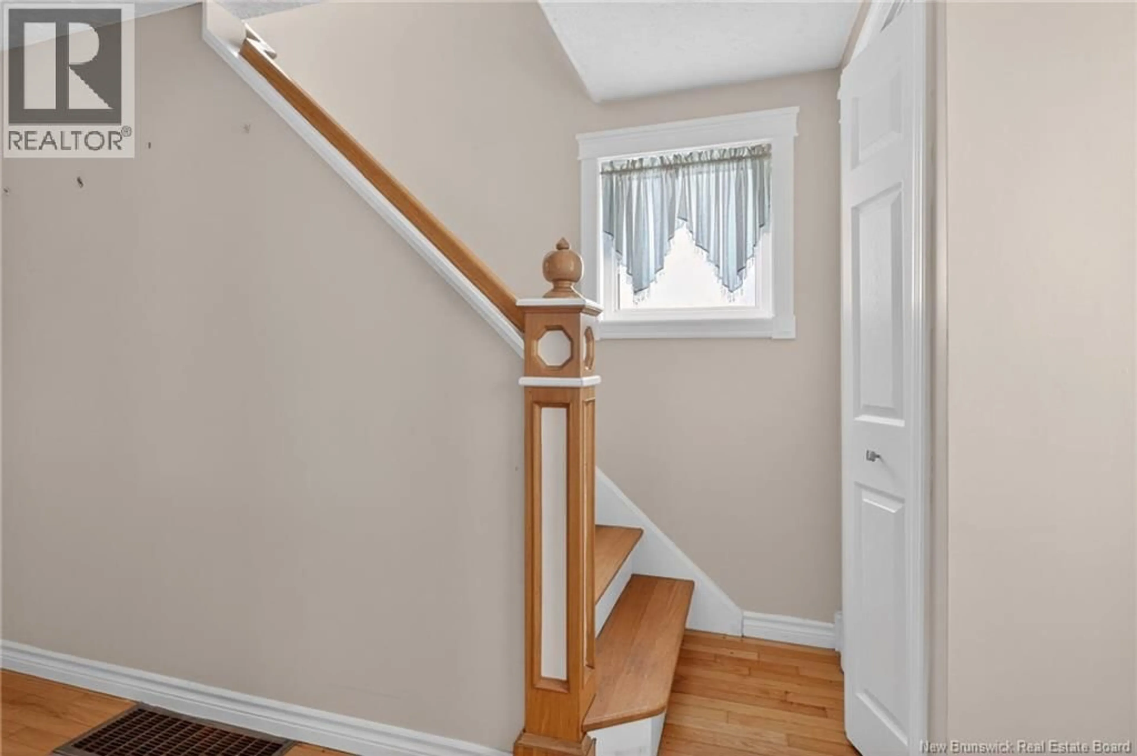 Indoor entryway for 3215 MOUNTAIN RD, Moncton New Brunswick E1C8K2
