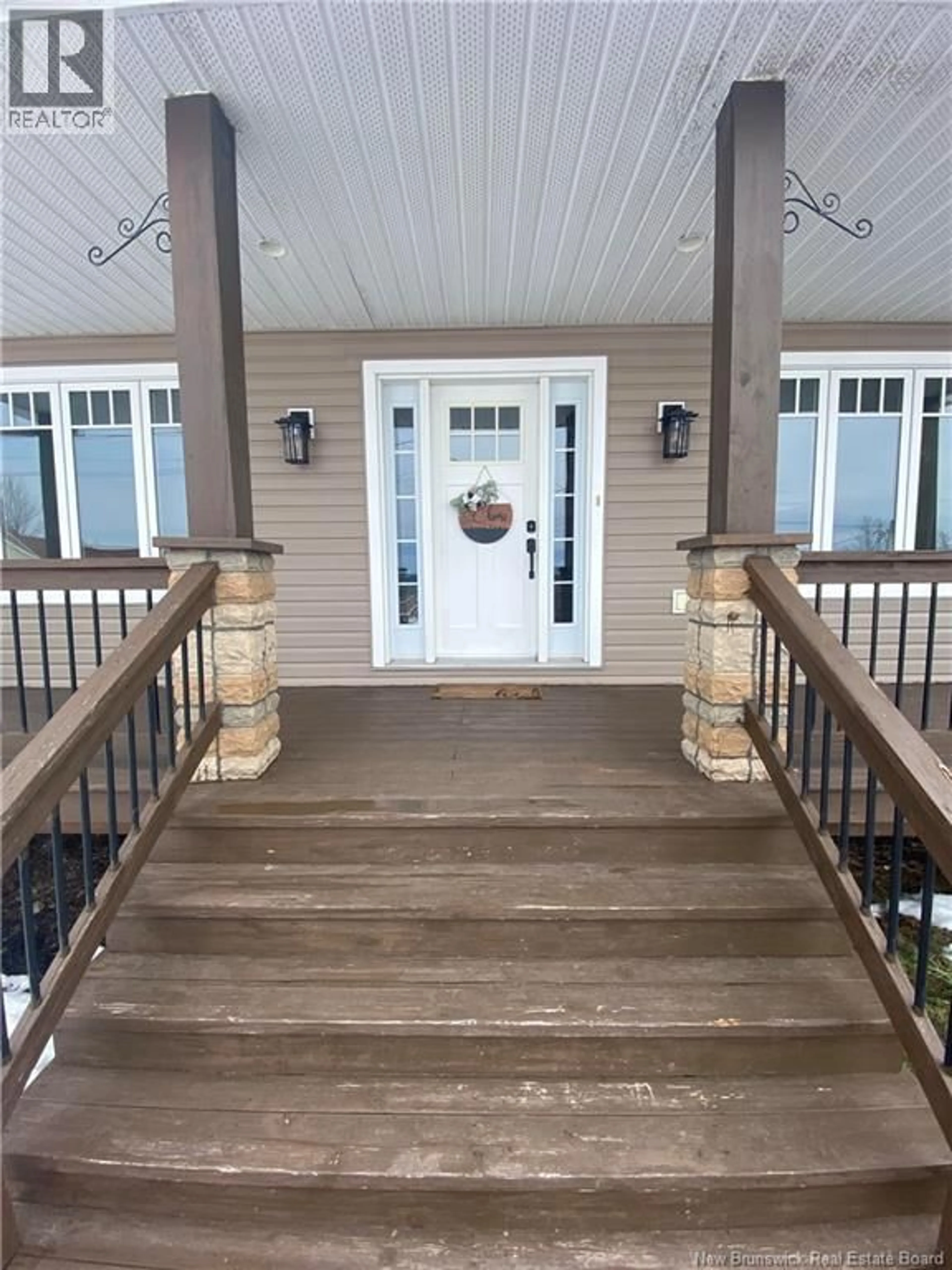 Indoor entryway for 18 HARVEST COURT, Quispamsis New Brunswick E2G0A7