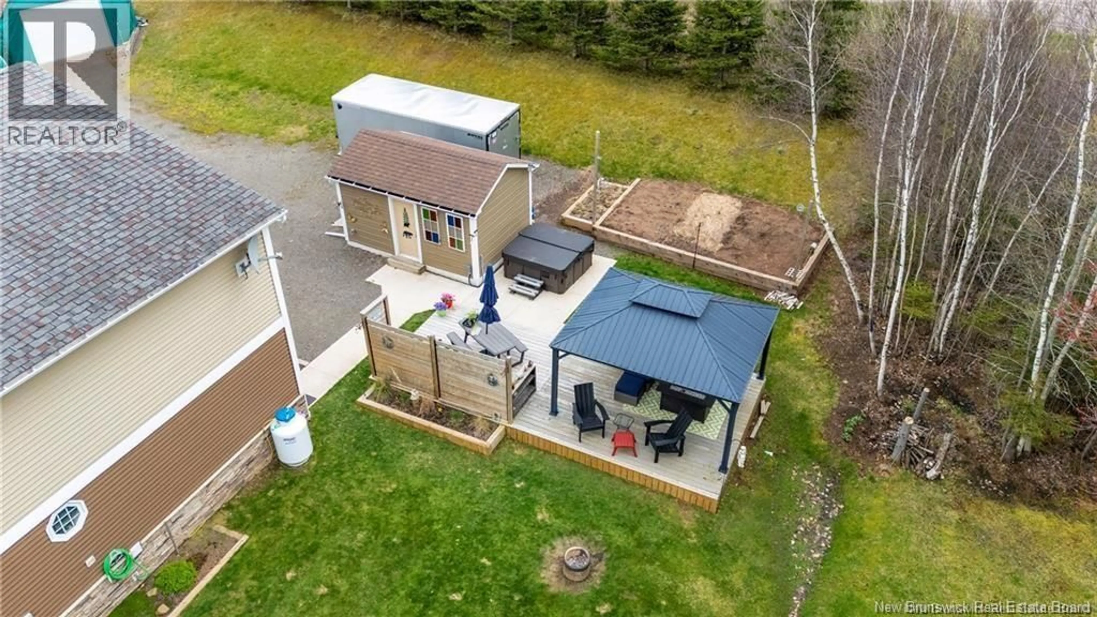 A pic from outside/outdoor area/front of a property/back of a property/a pic from drone, building for 355 CORNWALL ROAD, Shediac New Brunswick E4P1N9