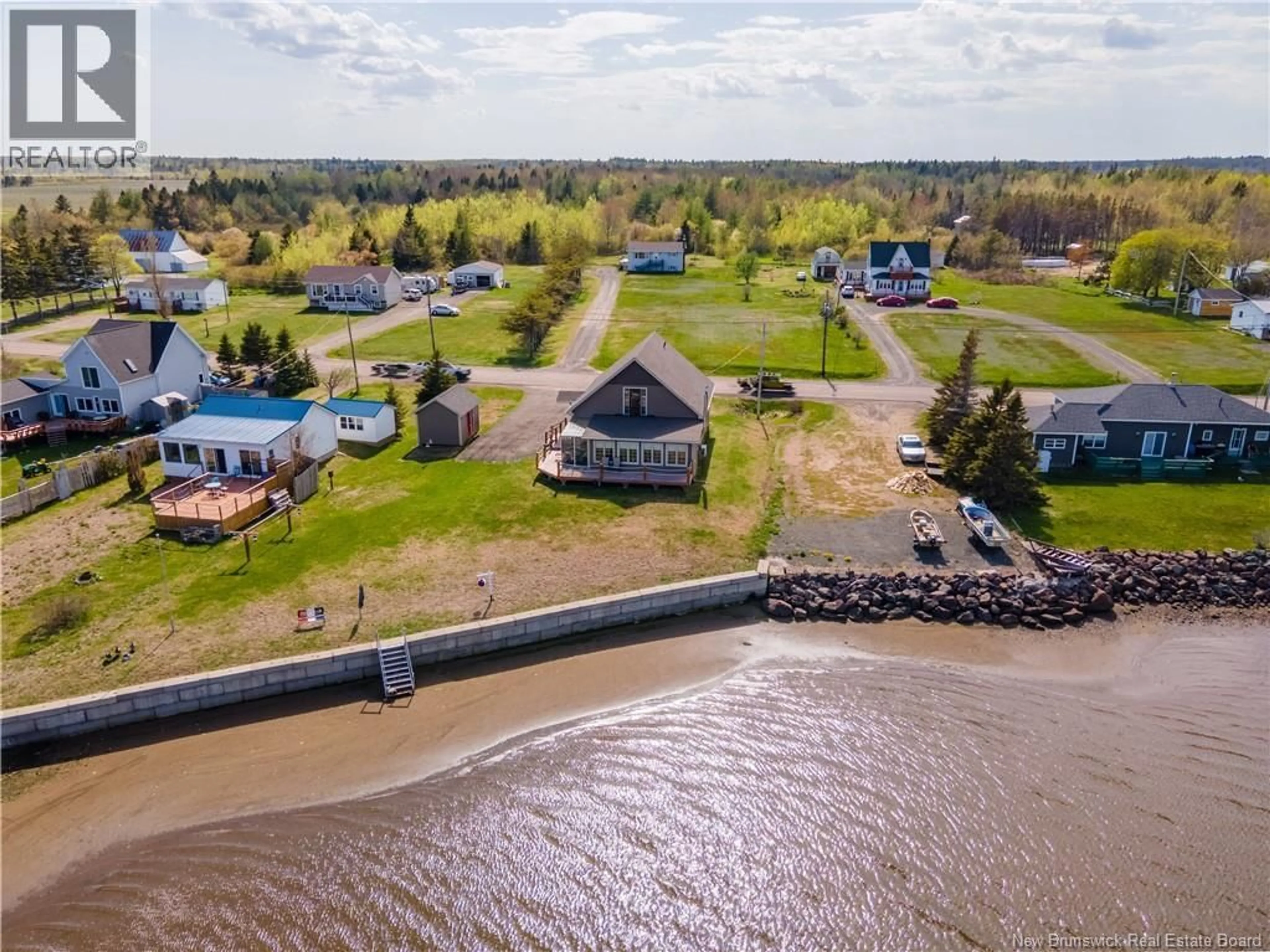 A pic from outside/outdoor area/front of a property/back of a property/a pic from drone, water/lake/river/ocean view for 1538 ROUTE 475, Bouctouche Bay New Brunswick E4S4R2