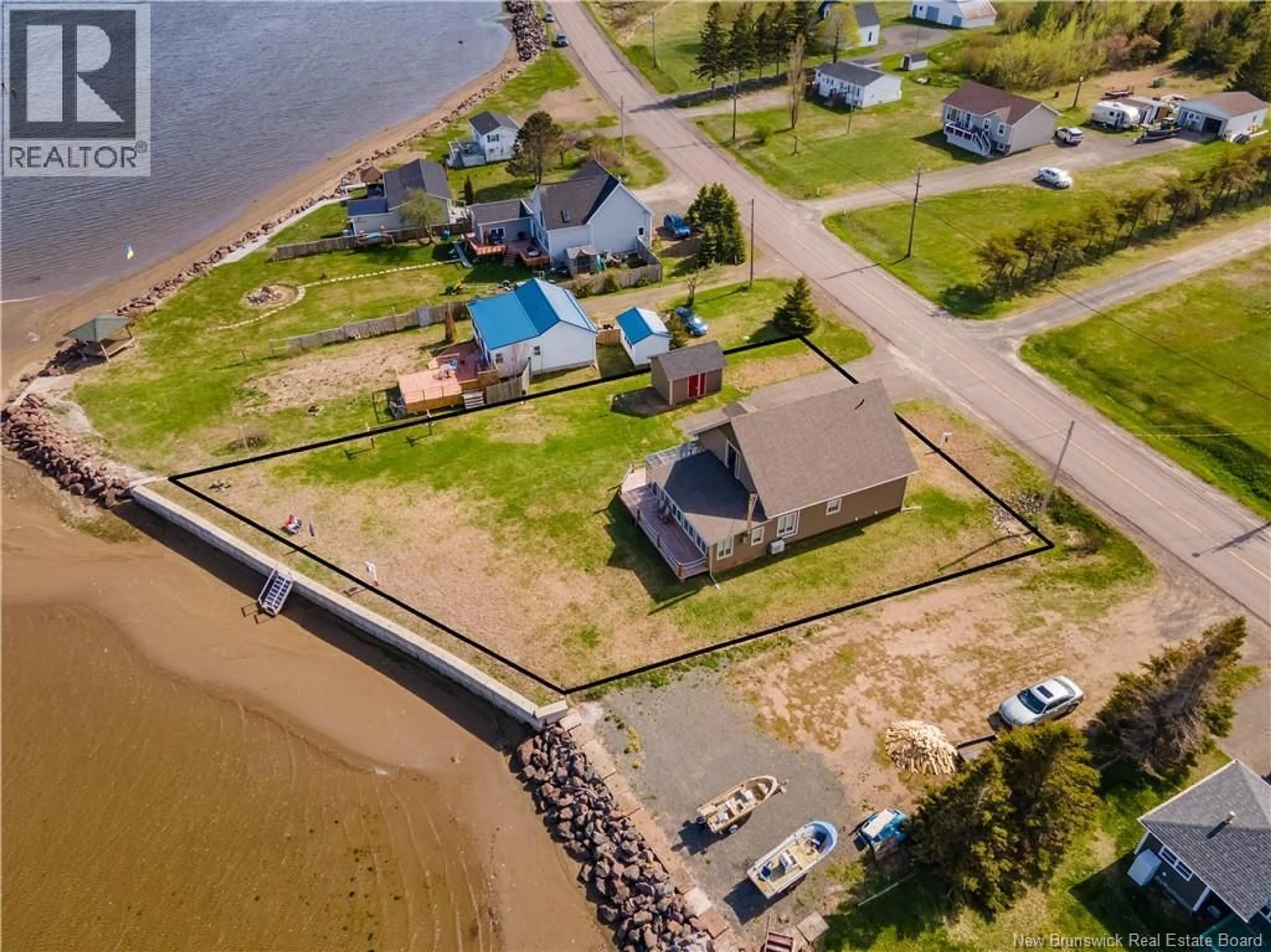 A pic from outside/outdoor area/front of a property/back of a property/a pic from drone, water/lake/river/ocean view for 1538 ROUTE 475, Bouctouche Bay New Brunswick E4S4R2