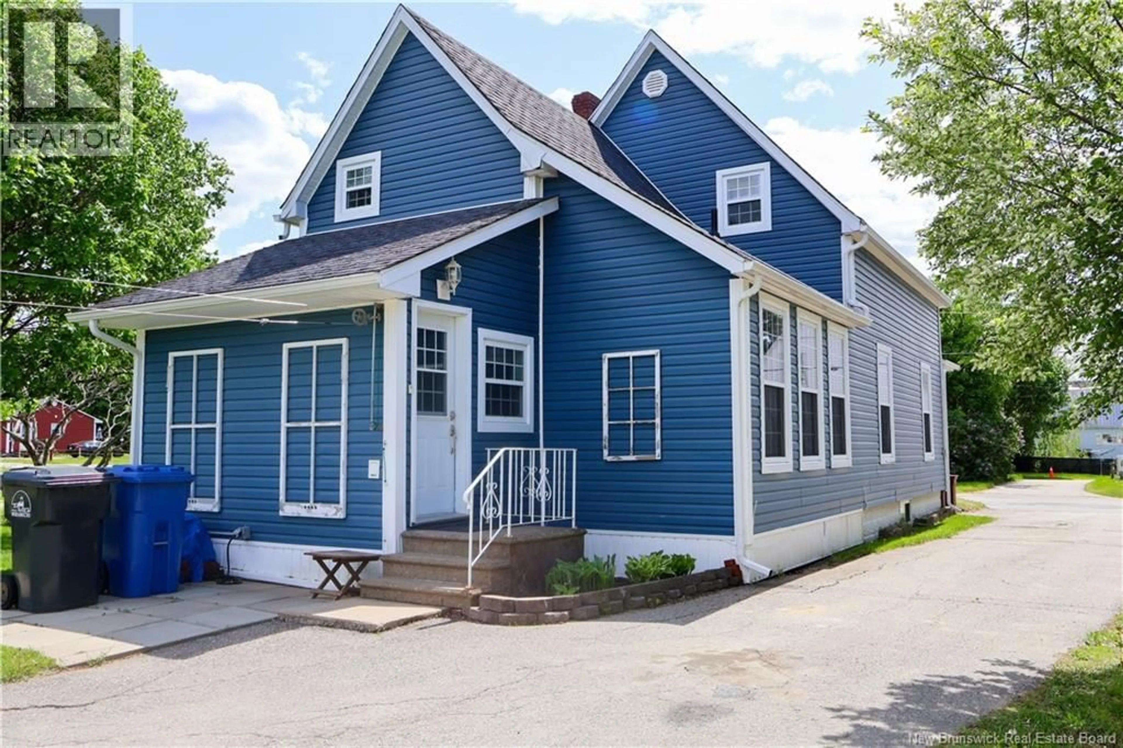 Home with vinyl exterior material, street for 87 HILL STREET, Miramichi New Brunswick E1N2H6