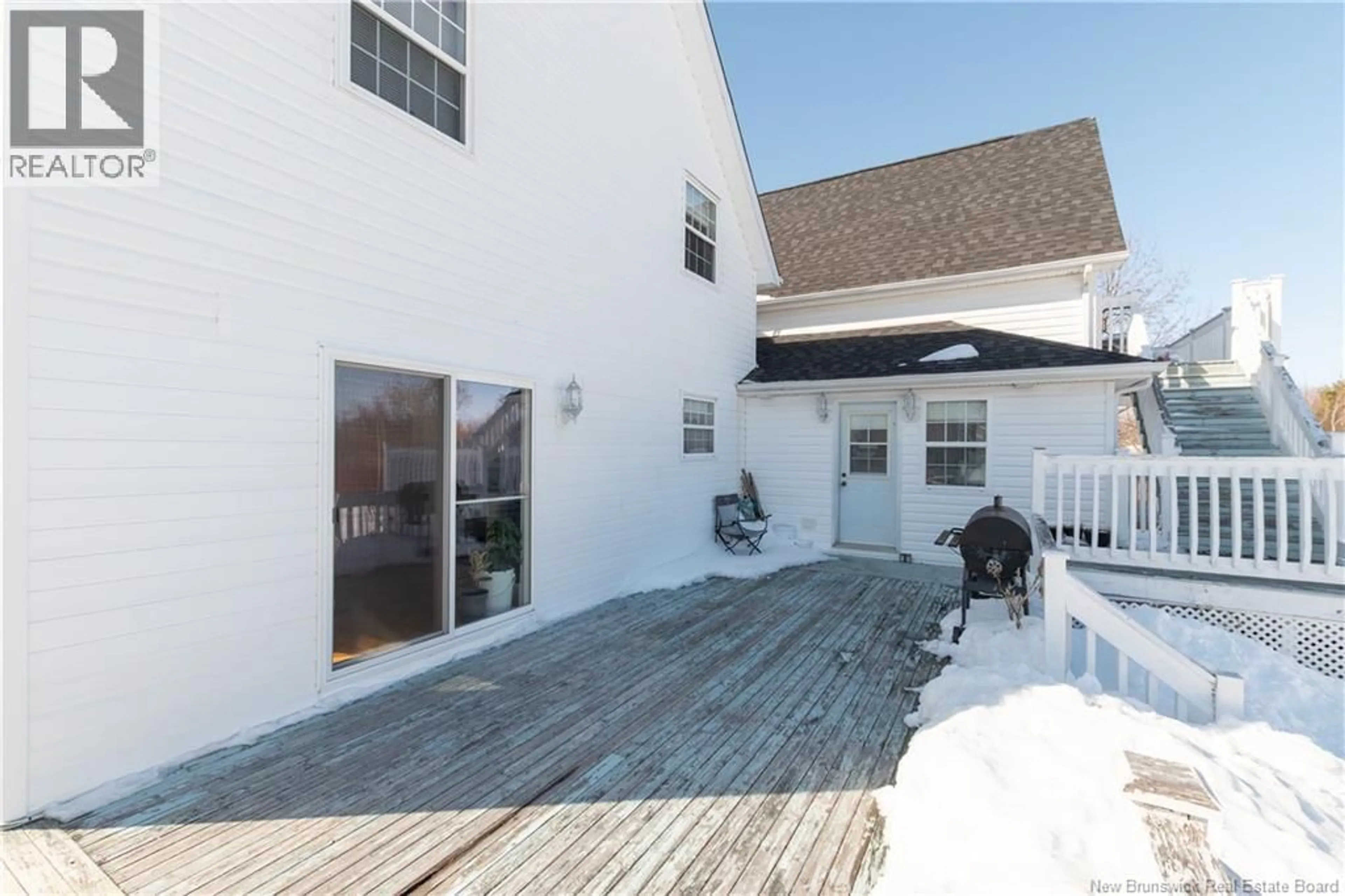 Patio, street for 100 TIPPERARY STREET, Shediac New Brunswick E4P2V9