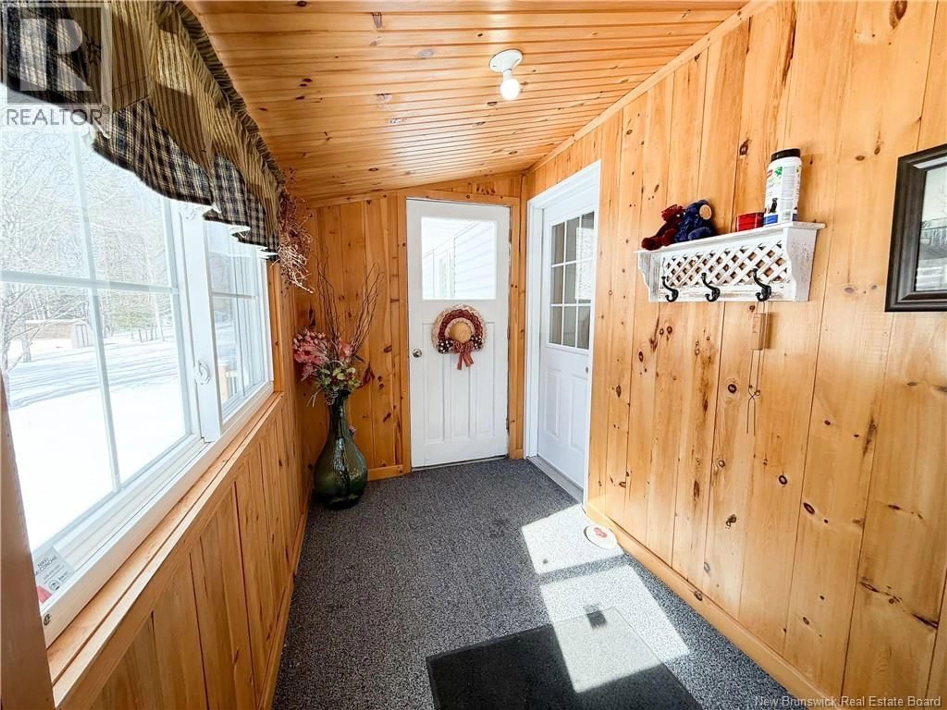 Indoor entryway for 47 WILDWOOD CRESCENT, Roachville New Brunswick E4G2K6