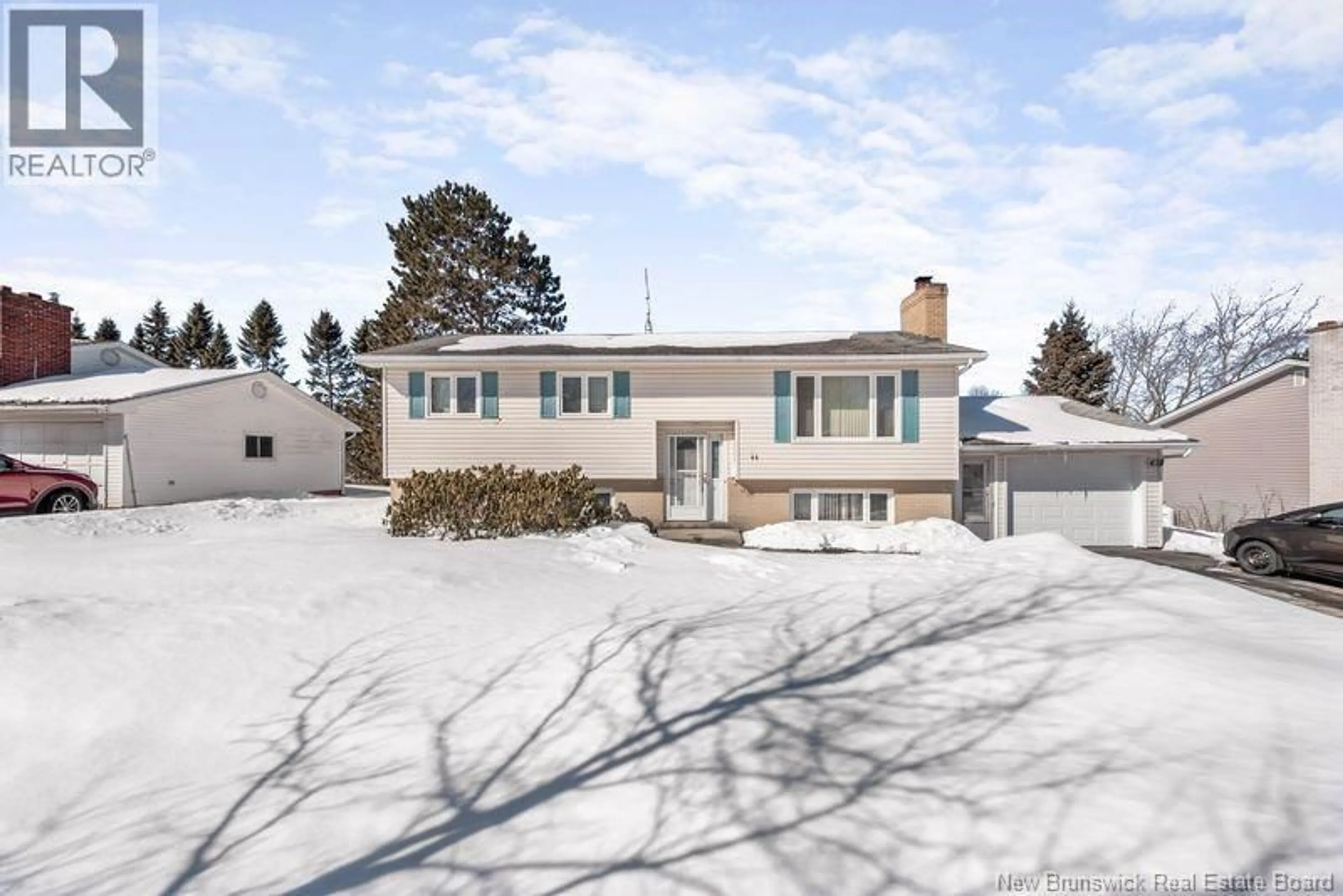 Home with vinyl exterior material, street for 44 GLENDALEA CRESCENT, Moncton New Brunswick E1G1J4