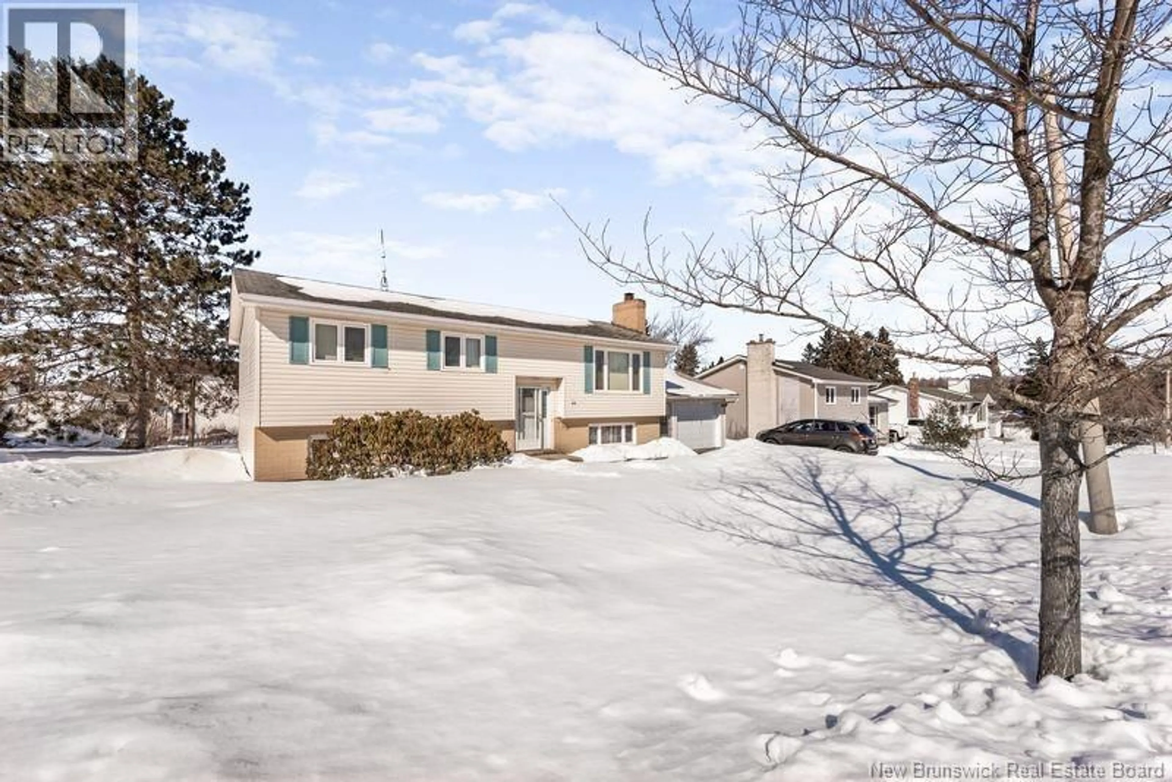 A pic from outside/outdoor area/front of a property/back of a property/a pic from drone, unknown for 44 GLENDALEA CRESCENT, Moncton New Brunswick E1G1J4