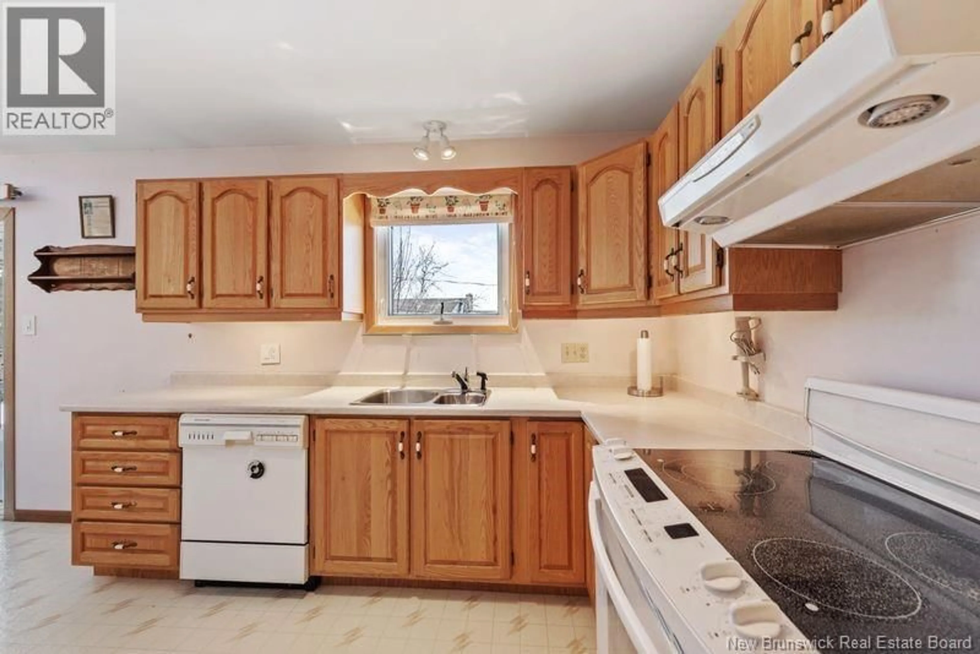 Standard kitchen, unknown for 44 GLENDALEA CRESCENT, Moncton New Brunswick E1G1J4