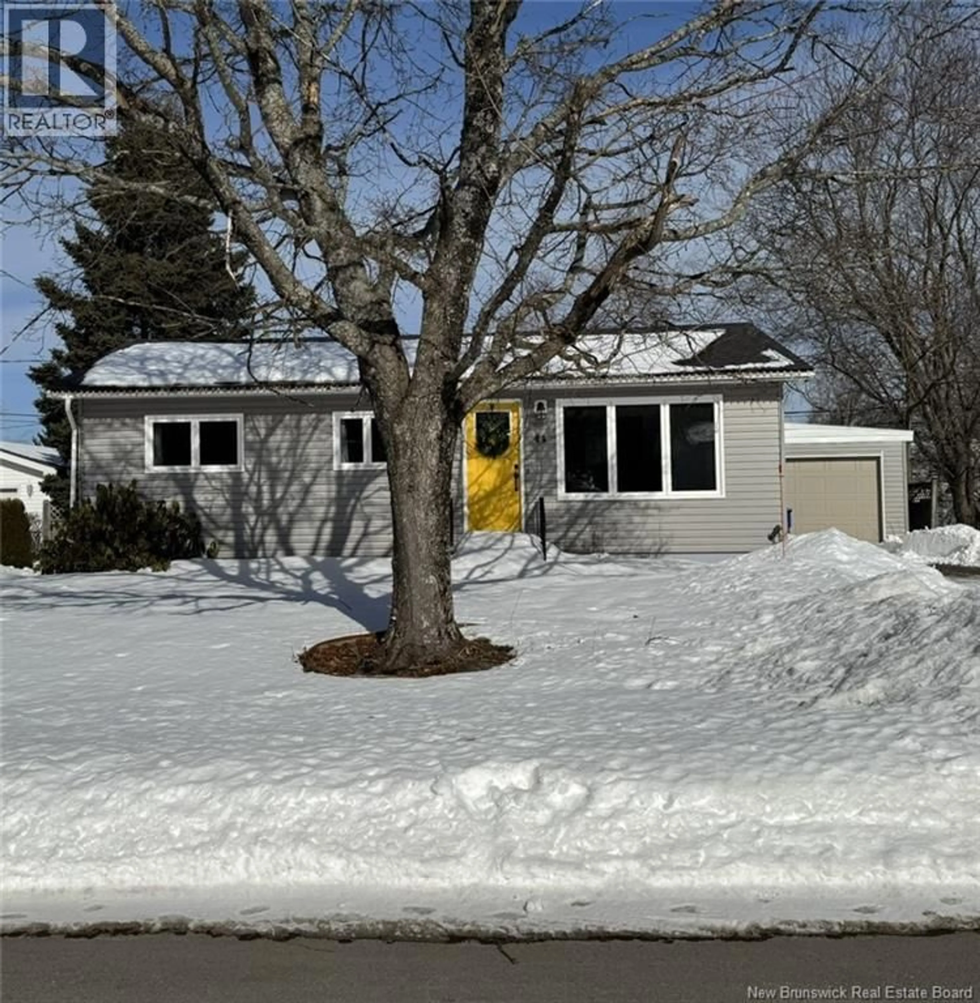 Home with vinyl exterior material, street for 44 LANSDOWNE COURT, Riverview New Brunswick E1B3E3