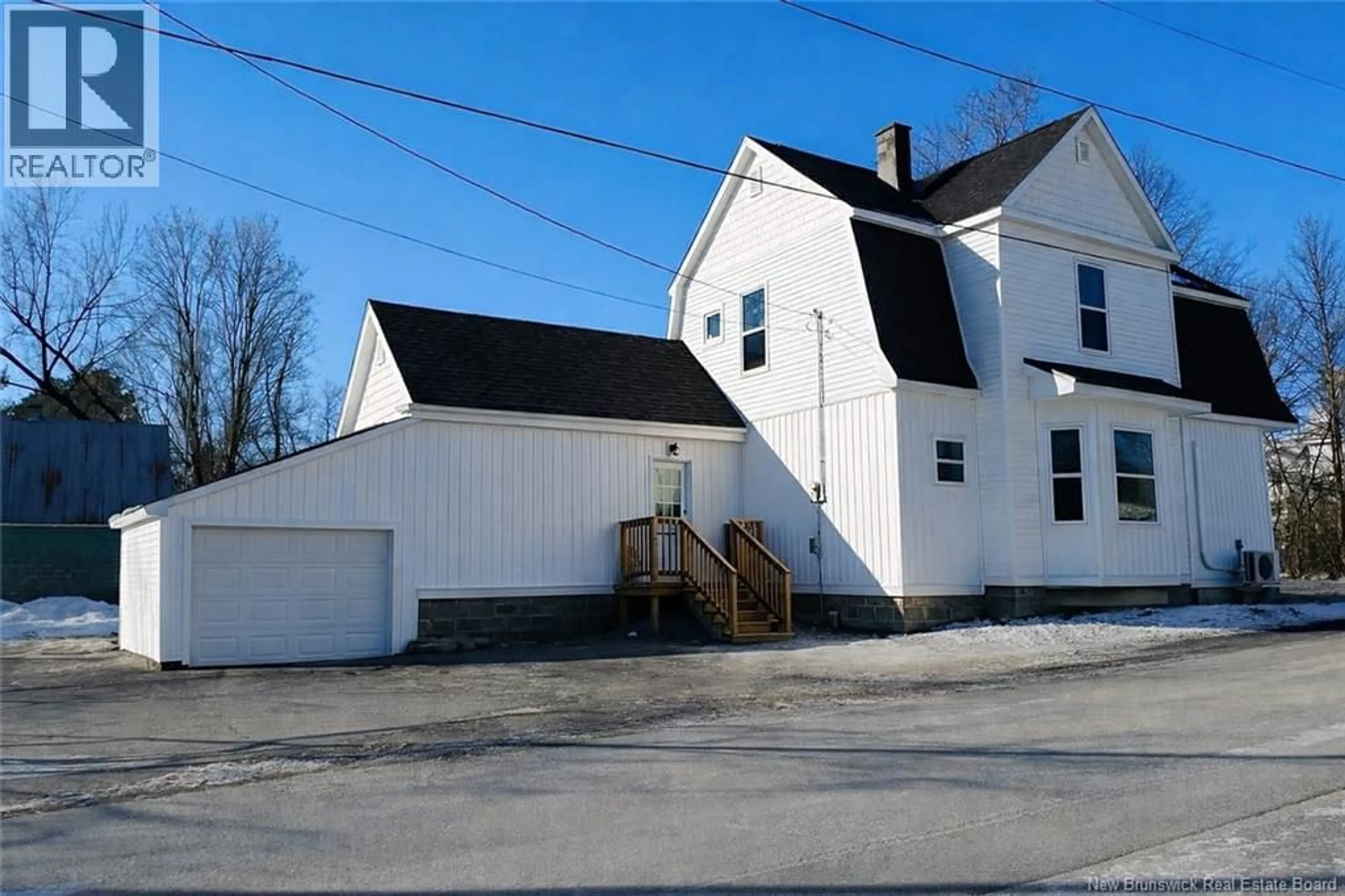 A pic from outside/outdoor area/front of a property/back of a property/a pic from drone, building for 20 MAPLE STREET, Florenceville-Bristol New Brunswick E7L3H1