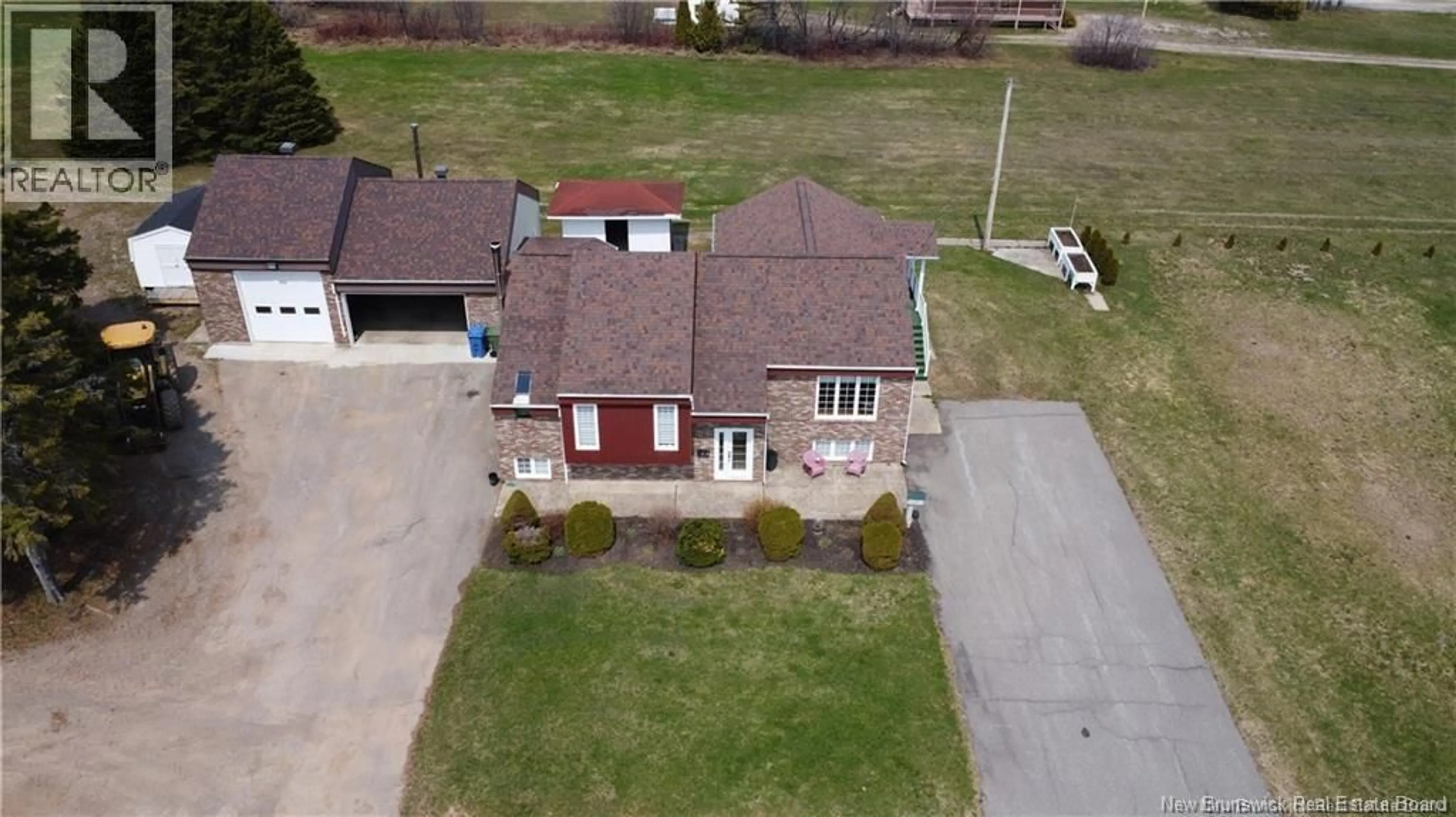 A pic from outside/outdoor area/front of a property/back of a property/a pic from drone, street for 420 PRINCIPALE, Petit-Rocher New Brunswick E9J1N8