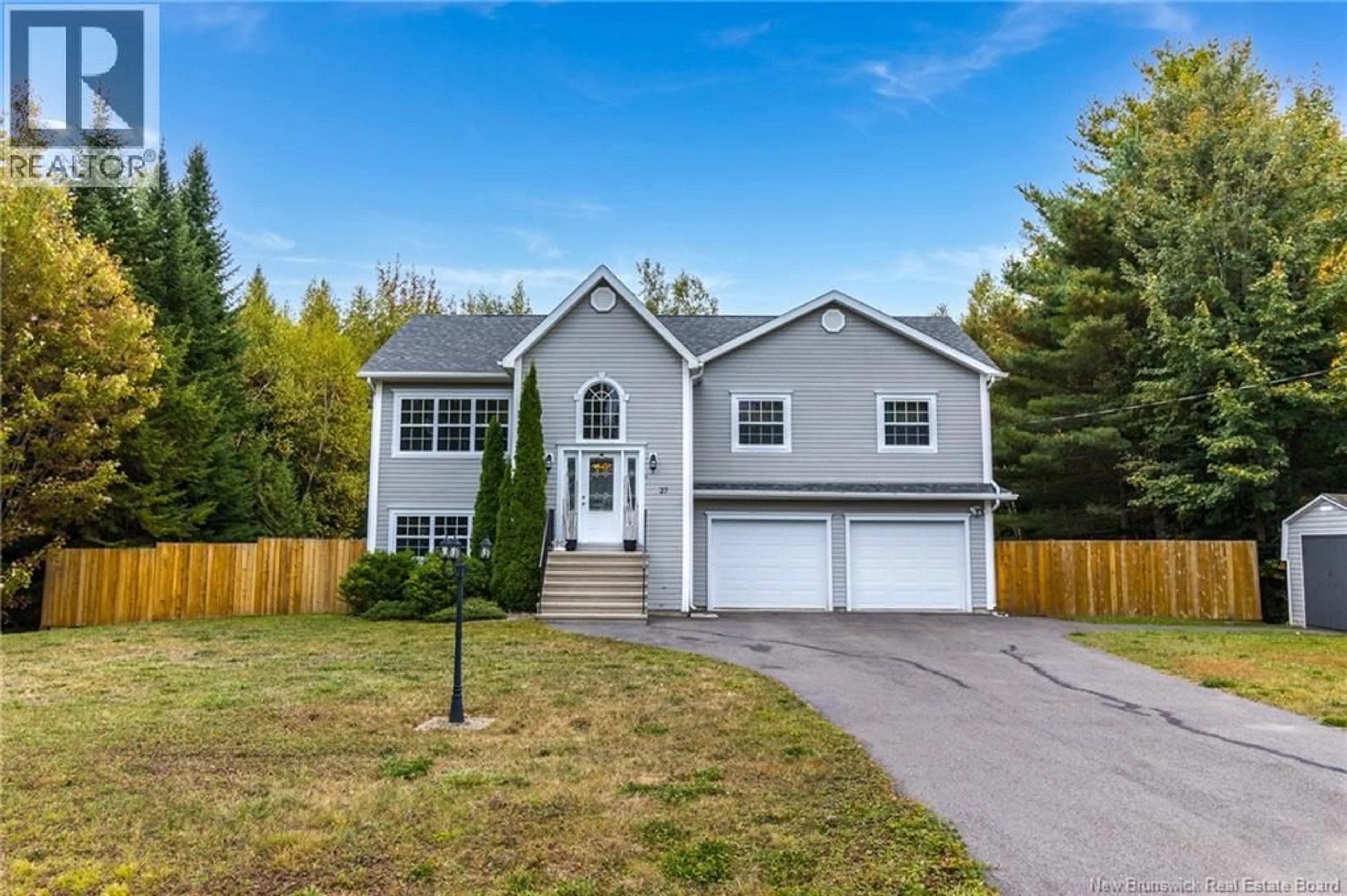 Home with vinyl exterior material, street for 27 BENERIN COURT, Lincoln New Brunswick E3B0J6