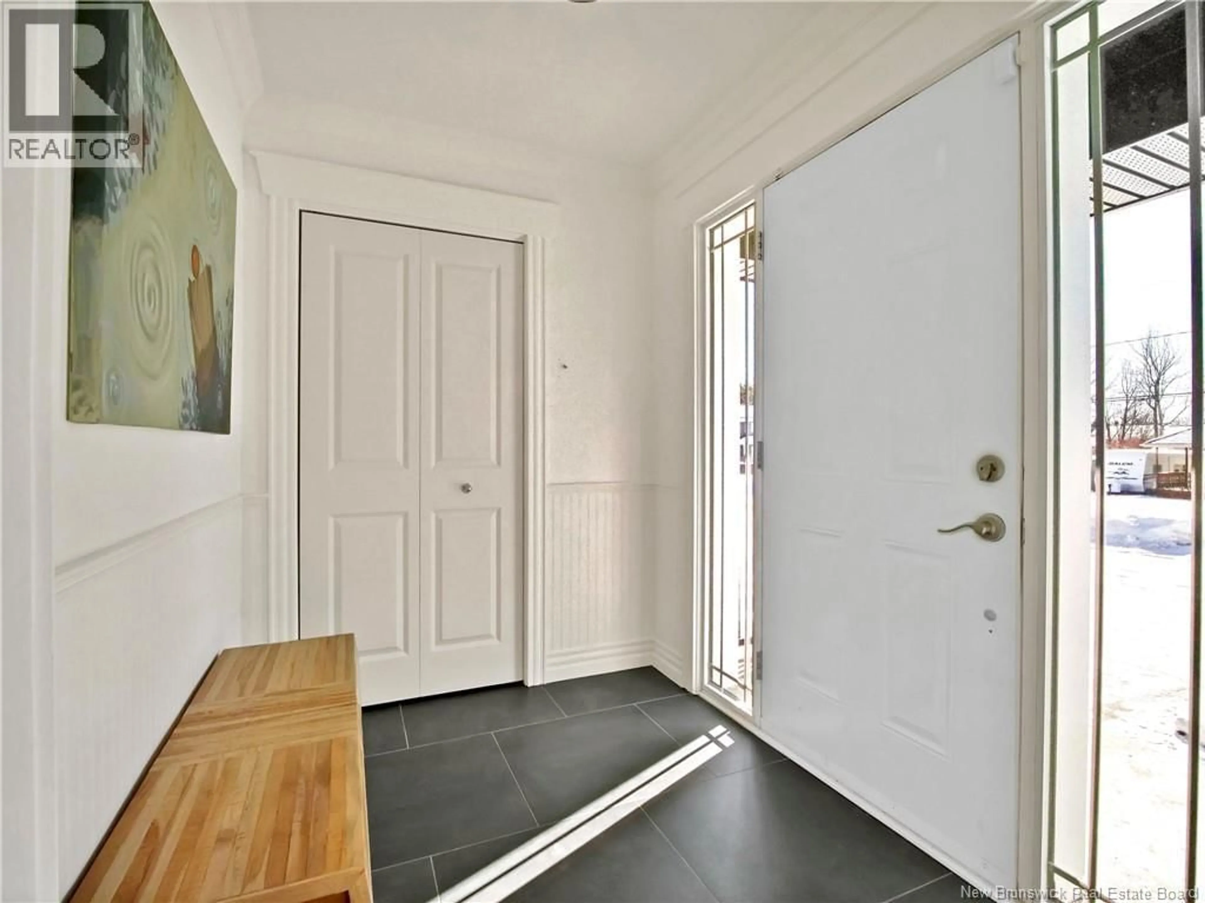 Indoor entryway for 68 LEGRESLEY, Dieppe New Brunswick E1A8C9