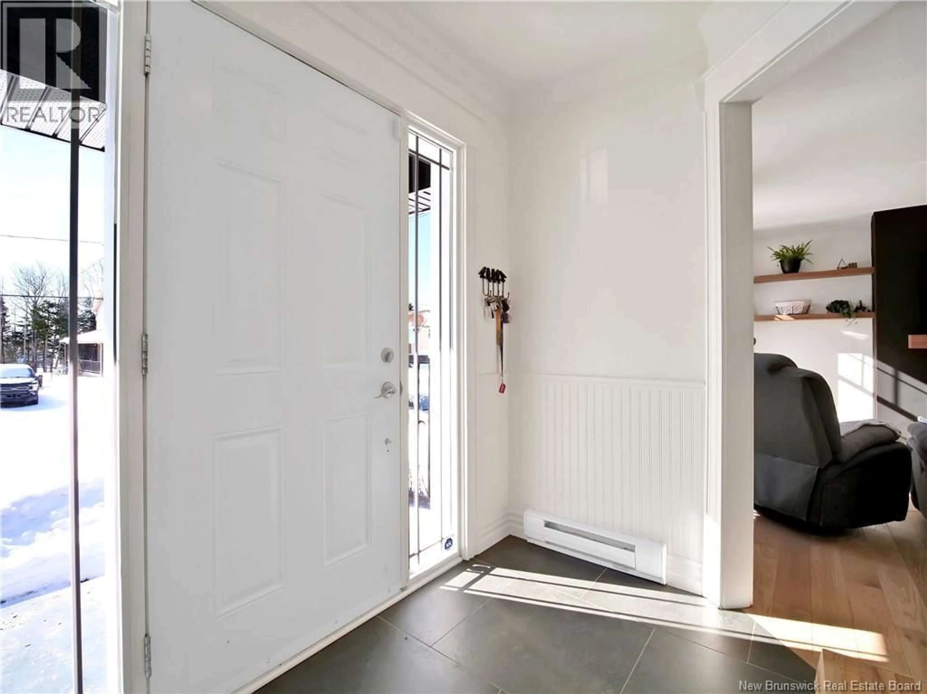 Indoor entryway for 68 LEGRESLEY, Dieppe New Brunswick E1A8C9