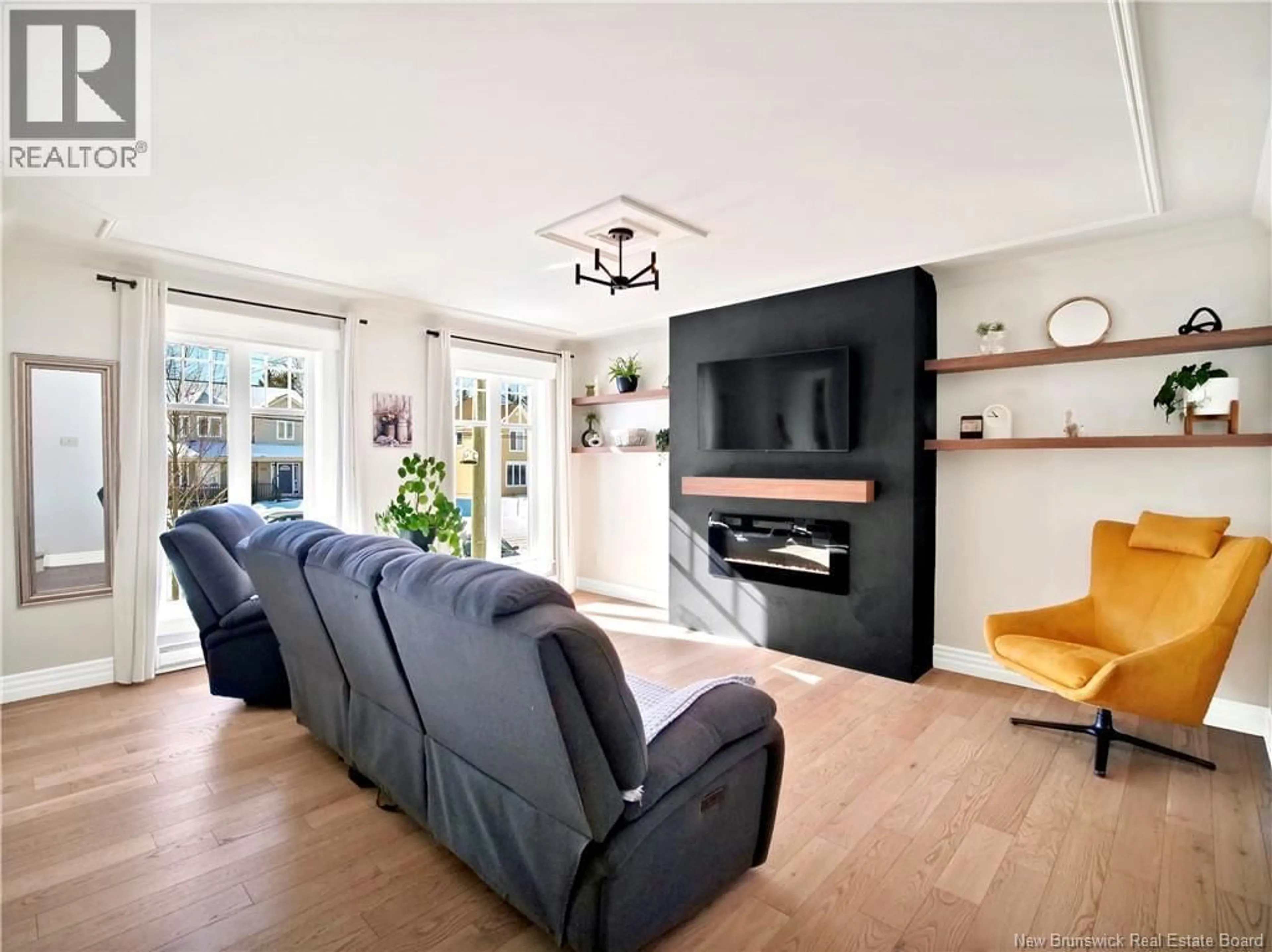 Living room with furniture, wood/laminate floor for 68 LEGRESLEY, Dieppe New Brunswick E1A8C9