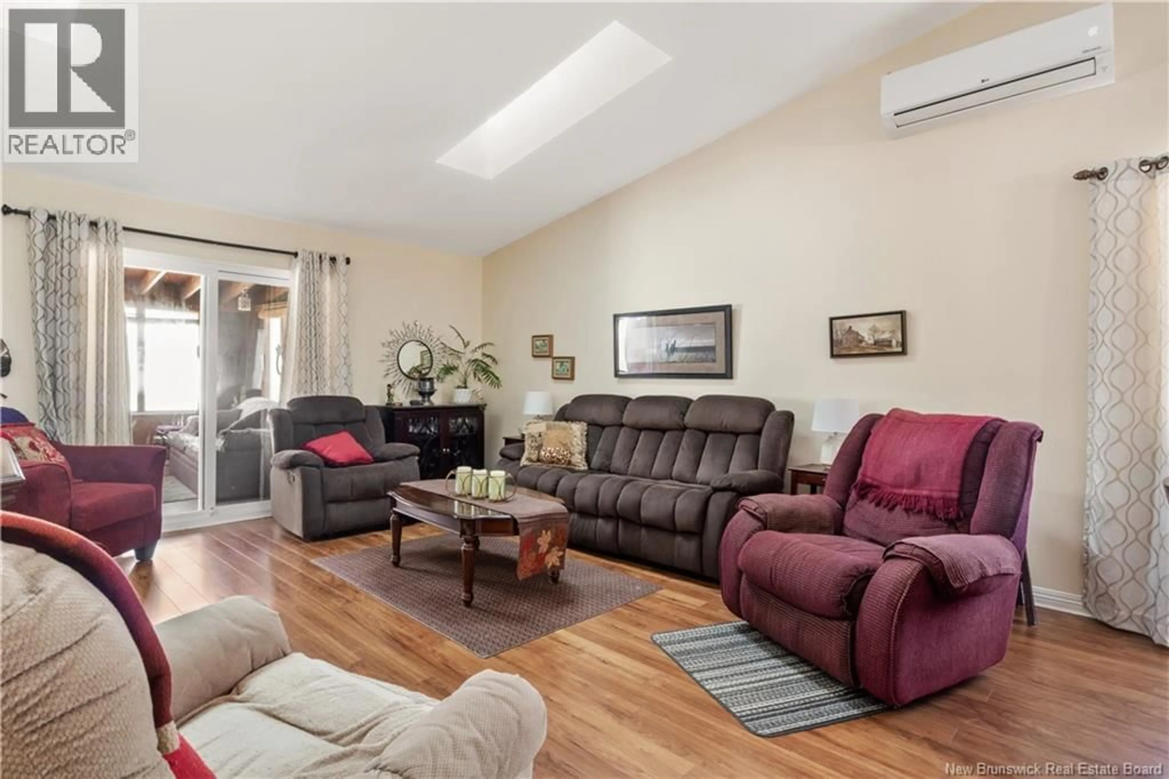 Living room with furniture, wood/laminate floor for 1 - 84 SEAMAM, Moncton New Brunswick E1A4B6