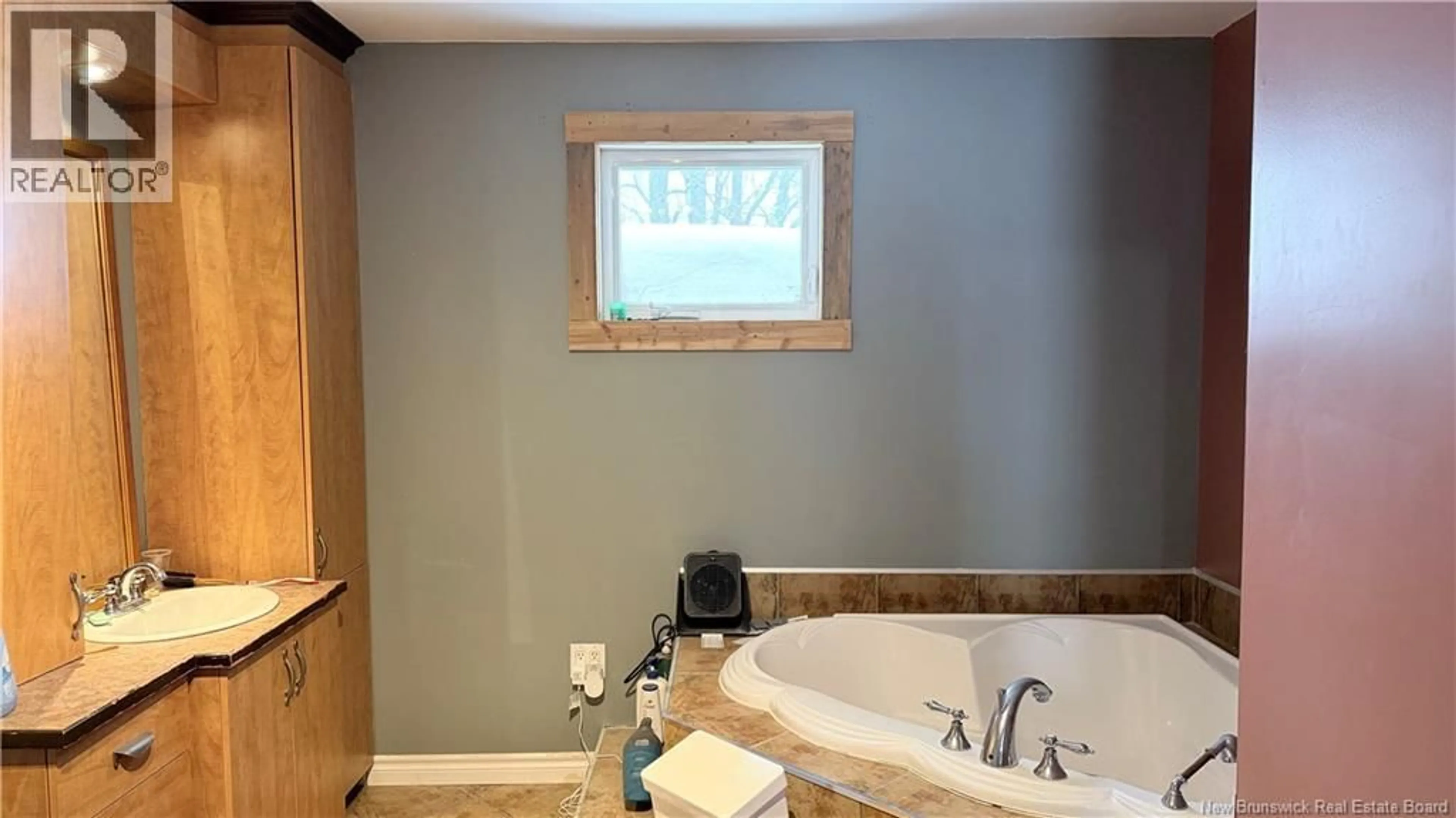 Contemporary bathroom, ceramic/tile floor for 12 PEUPLIERS, Clair New Brunswick E7A2C3