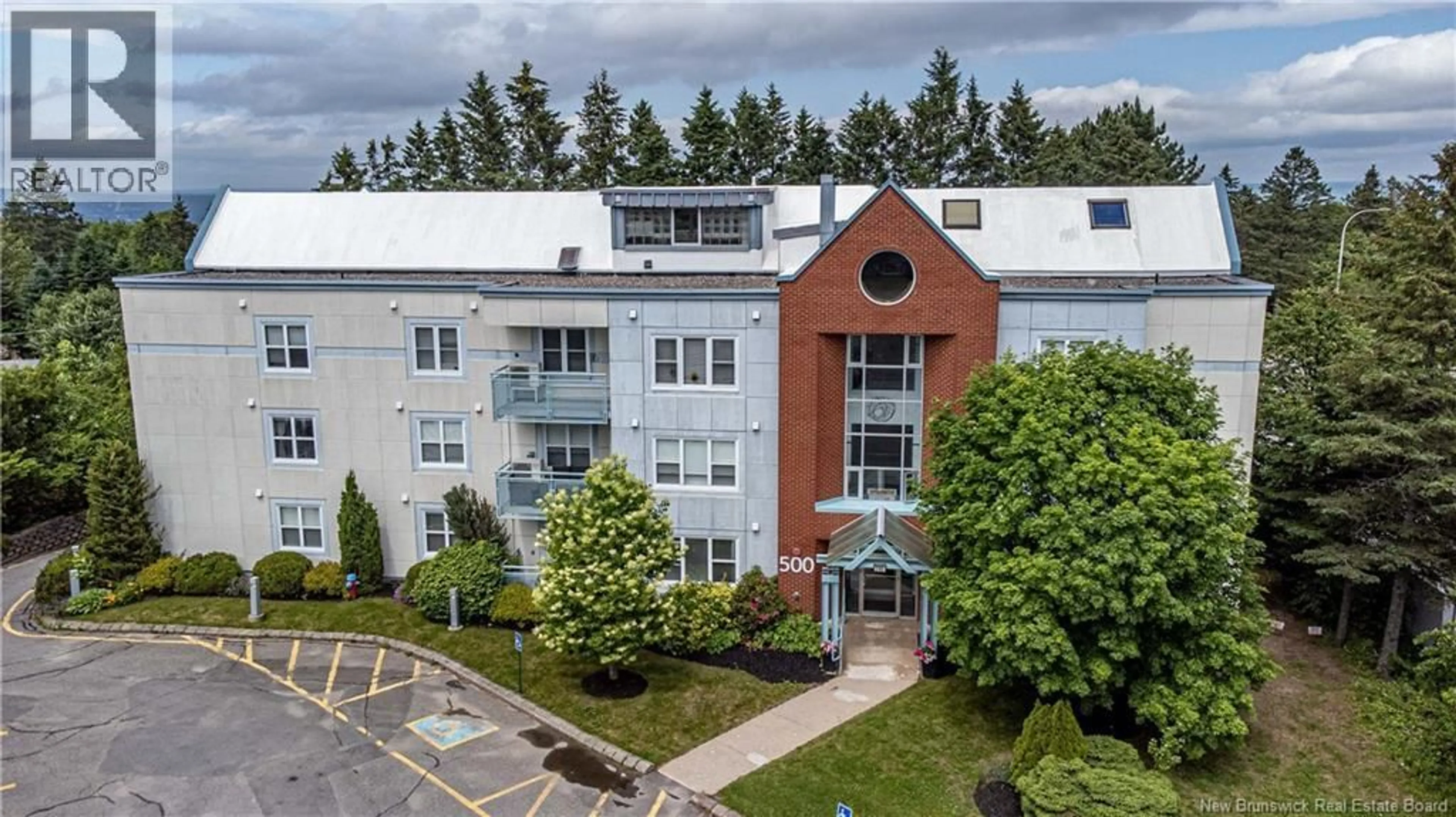 A pic from outside/outdoor area/front of a property/back of a property/a pic from drone, building for 330 - 500 VENUS COURT, Fredericton New Brunswick E3B3A9