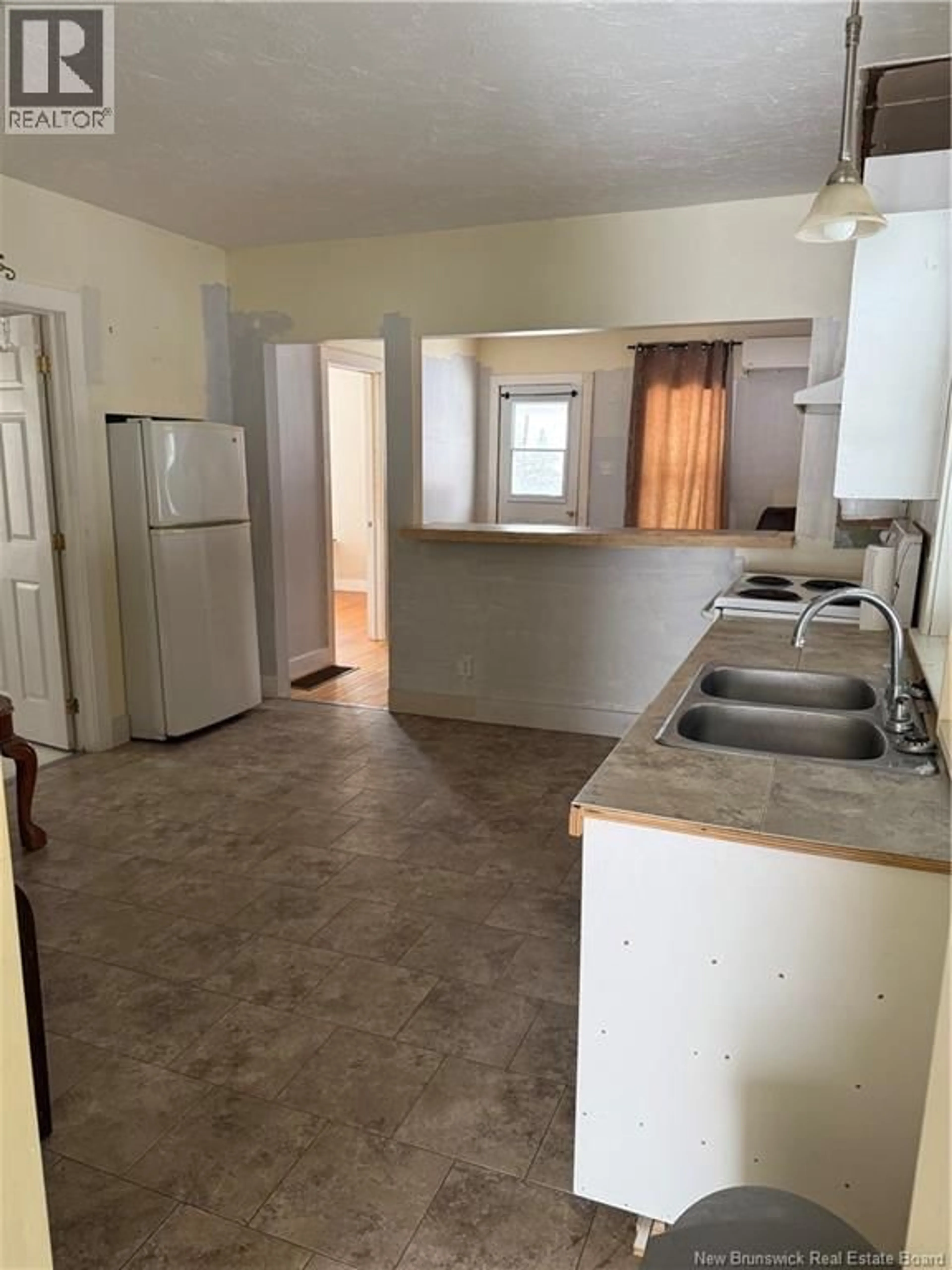 Standard kitchen, unknown for 10629 RUE PRINCIPALE, Saint-Louis-De-Kent New Brunswick E4X1G1