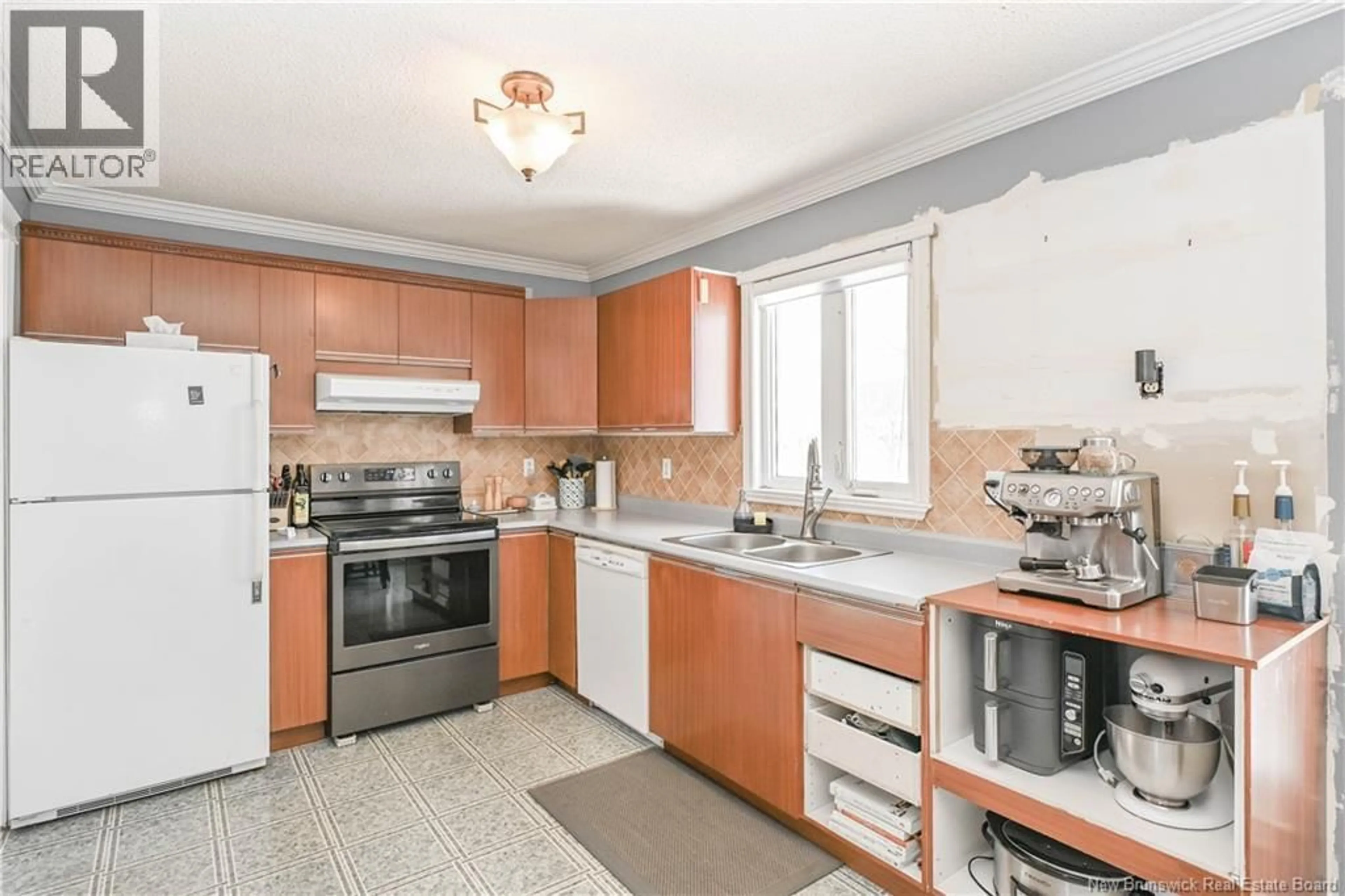 Standard kitchen, unknown for 132 GOUPIL STREET, Shippagan New Brunswick E8S1W3