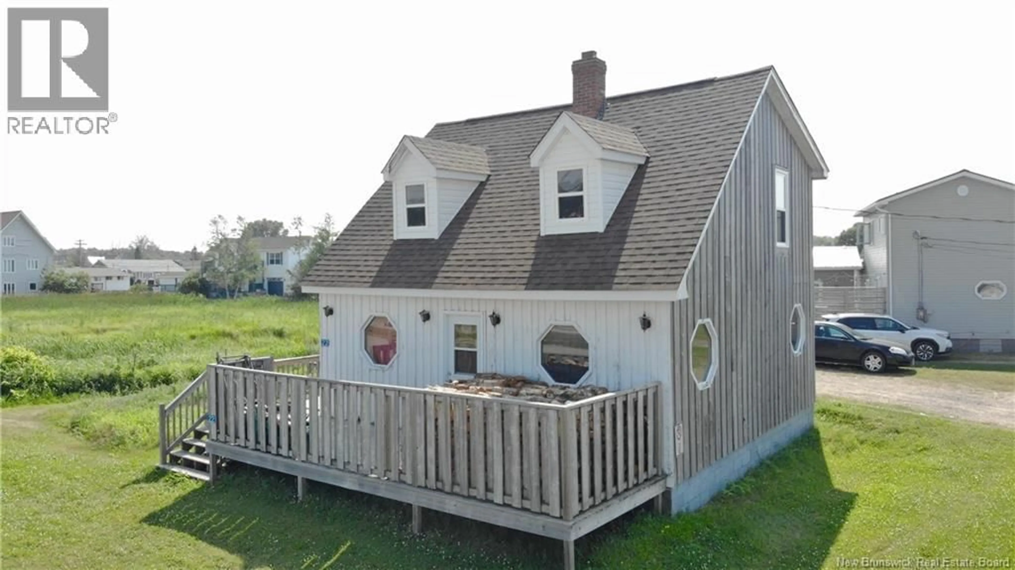 Home with vinyl exterior material, unknown for 22 BEACH STREET, Pointe-Du-Chêne New Brunswick E4P3V7