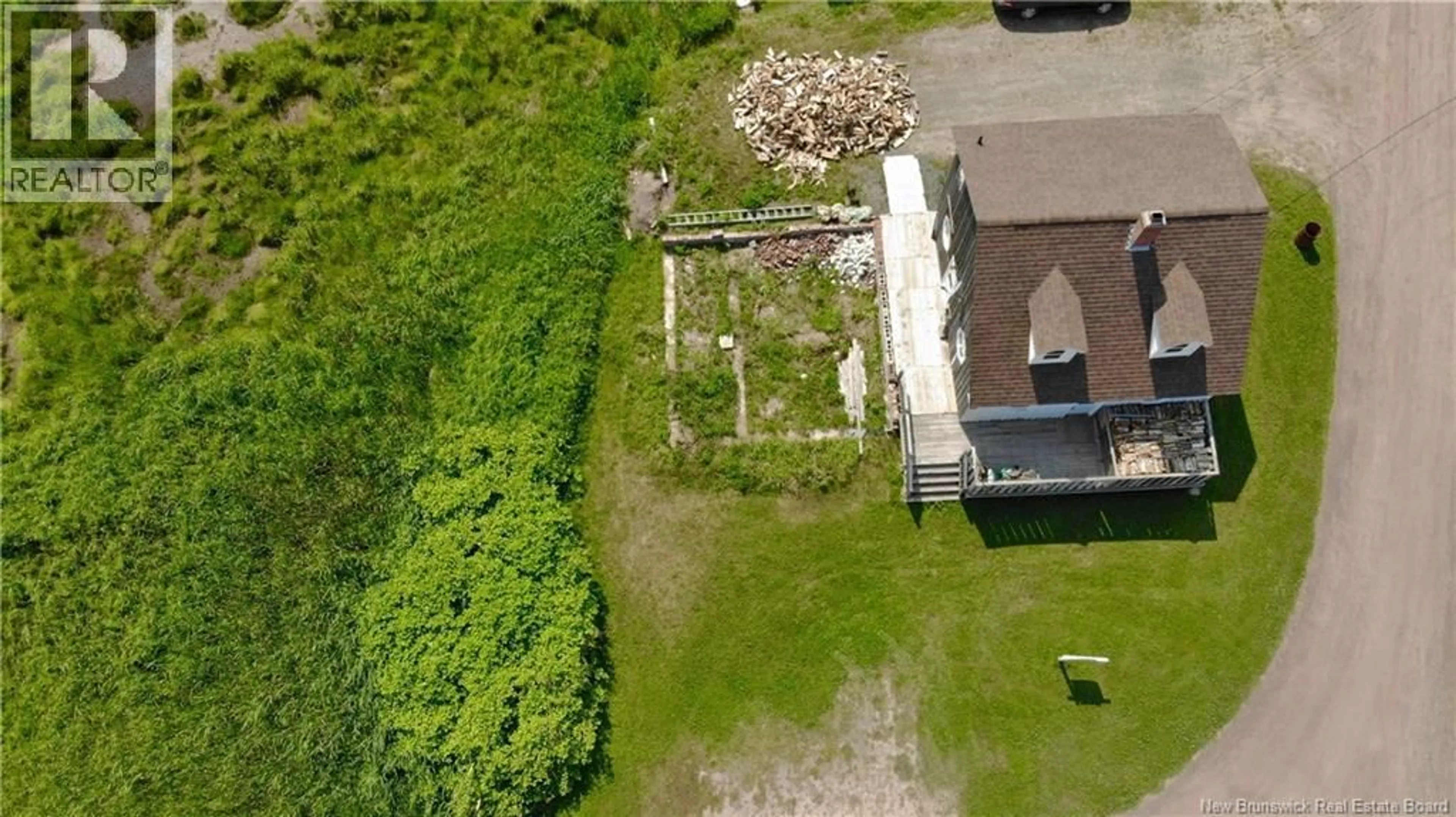 A pic from outside/outdoor area/front of a property/back of a property/a pic from drone, building for 22 BEACH STREET, Pointe-Du-Chêne New Brunswick E4P3V7