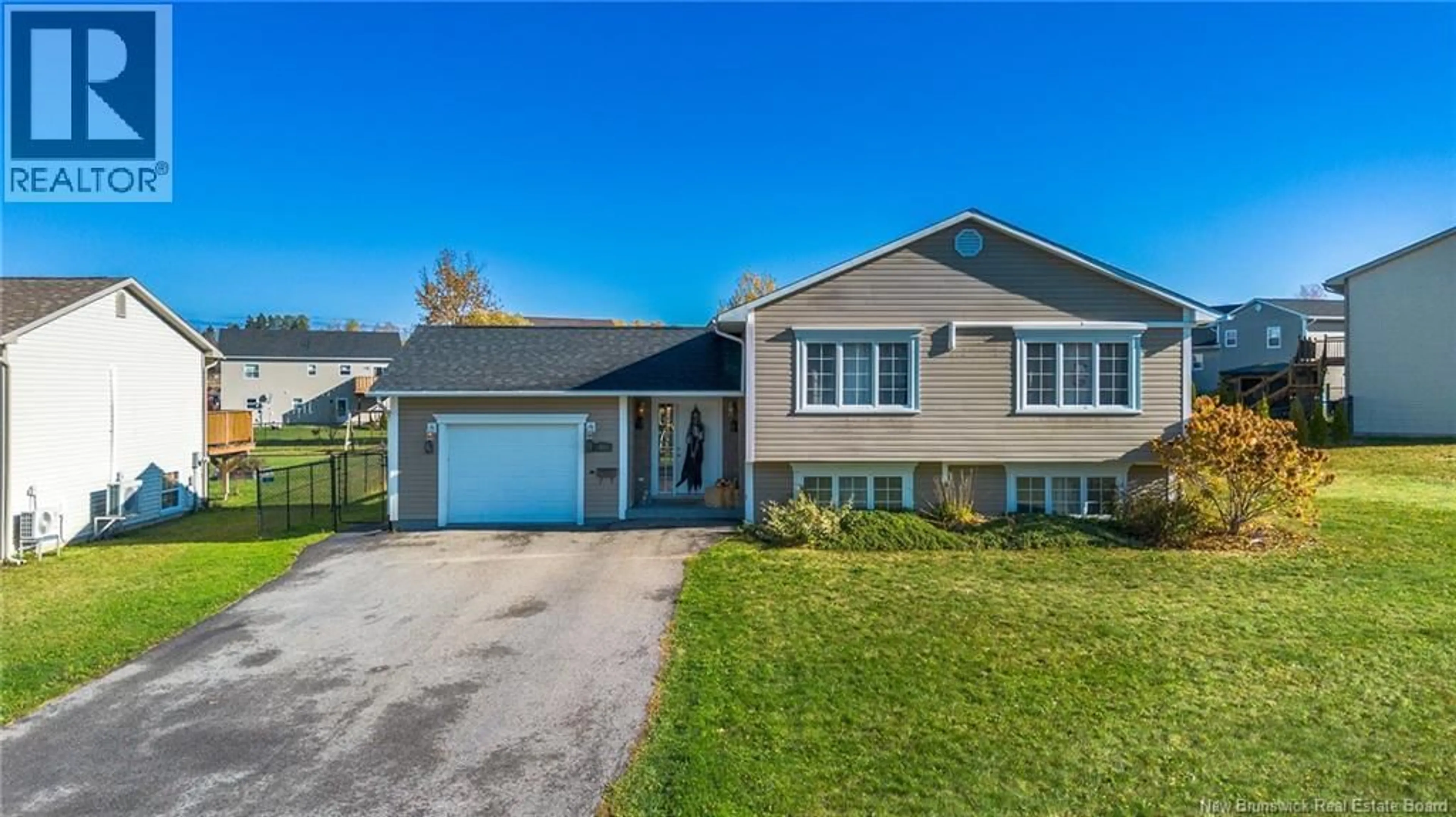 Home with vinyl exterior material, street for 21 CARTER CRESCENT, Oromocto New Brunswick E2V0C4