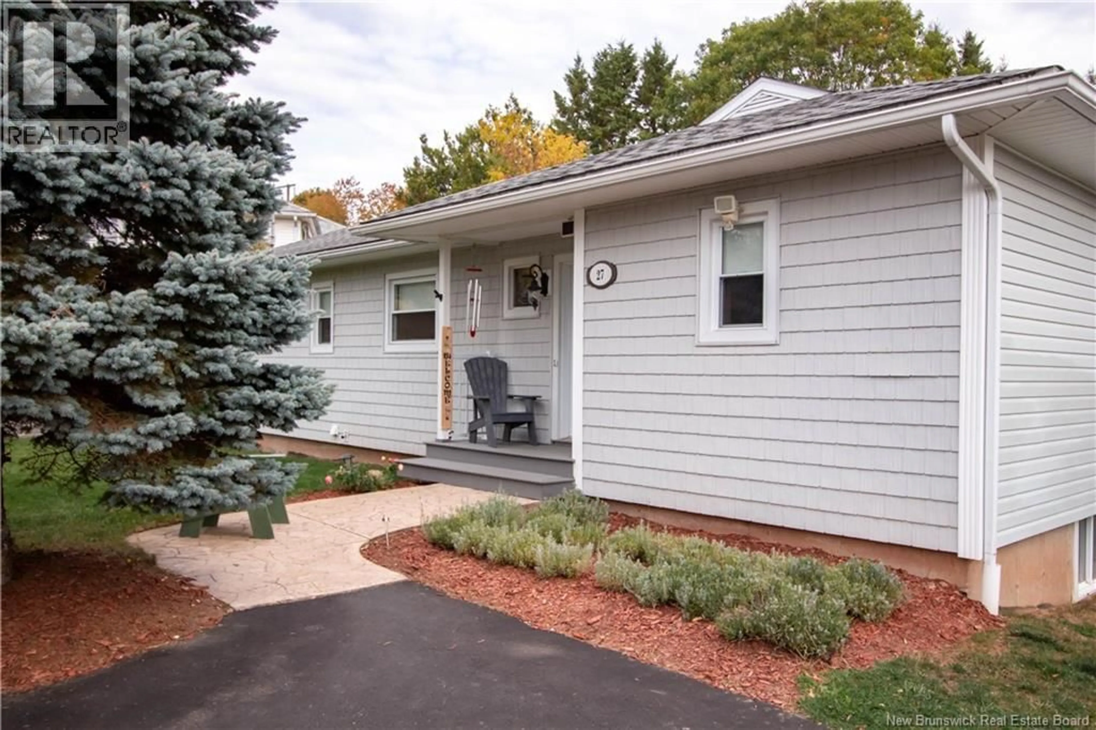 Home with vinyl exterior material, street for 27 MAXWELL DRIVE, Sussex New Brunswick E4E2E1