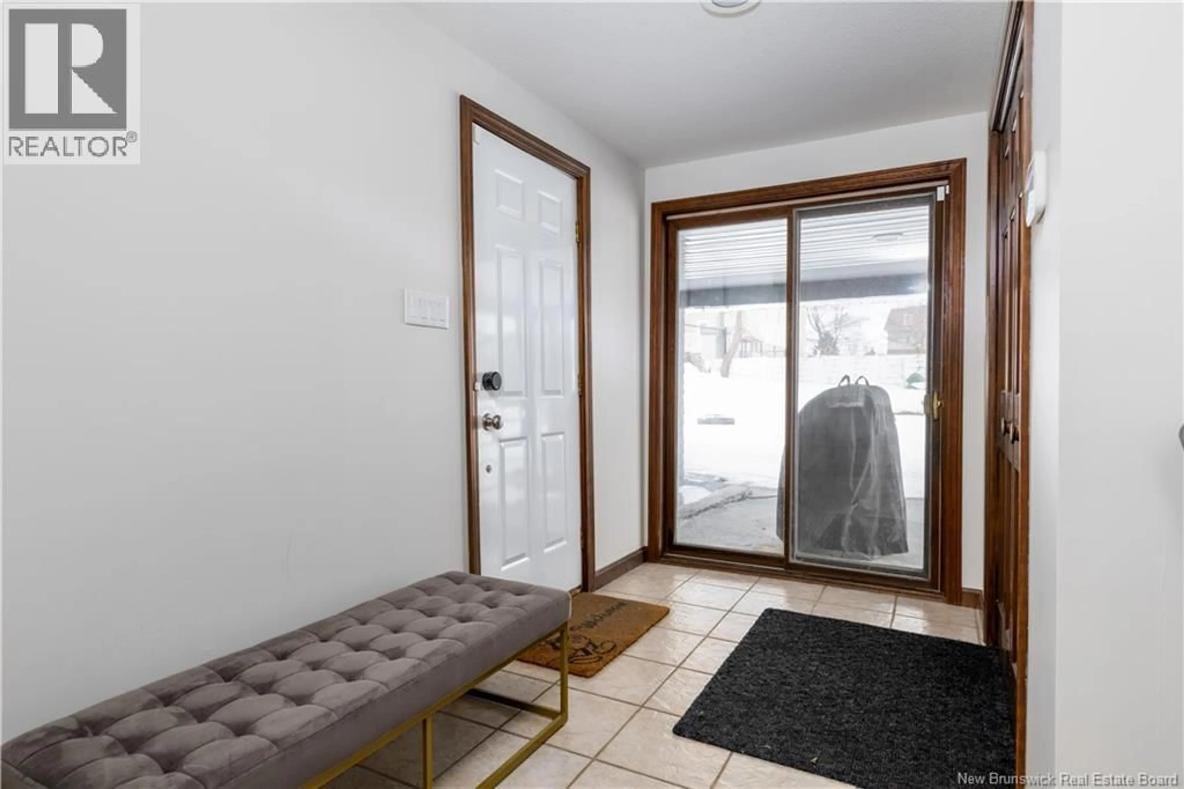 Indoor entryway for 345 FRONT STREET, Grand-Sault/Grand Falls New Brunswick E3Z2S8