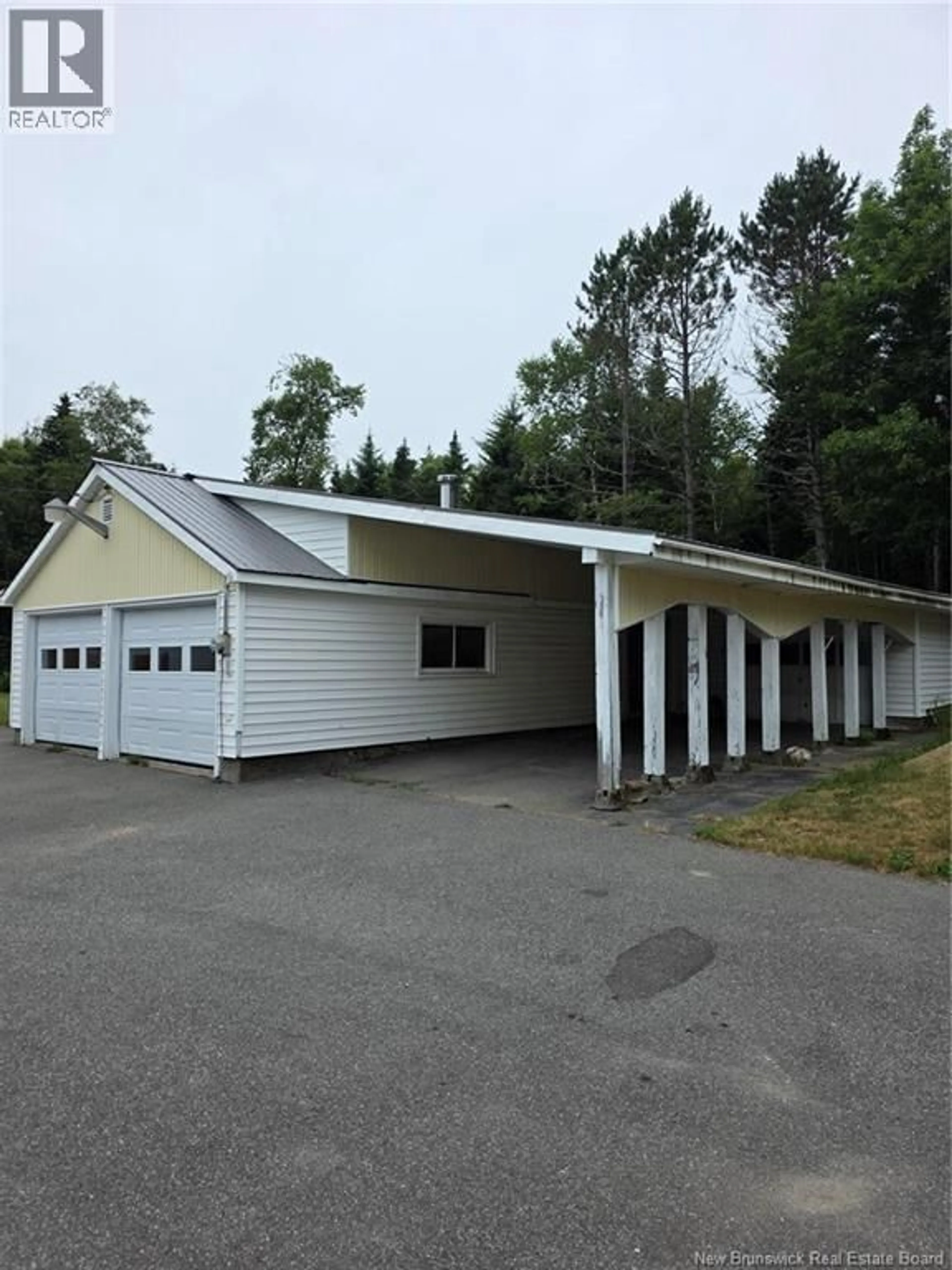 Indoor garage for 139 MAIN STREET, St George New Brunswick E5C3J8