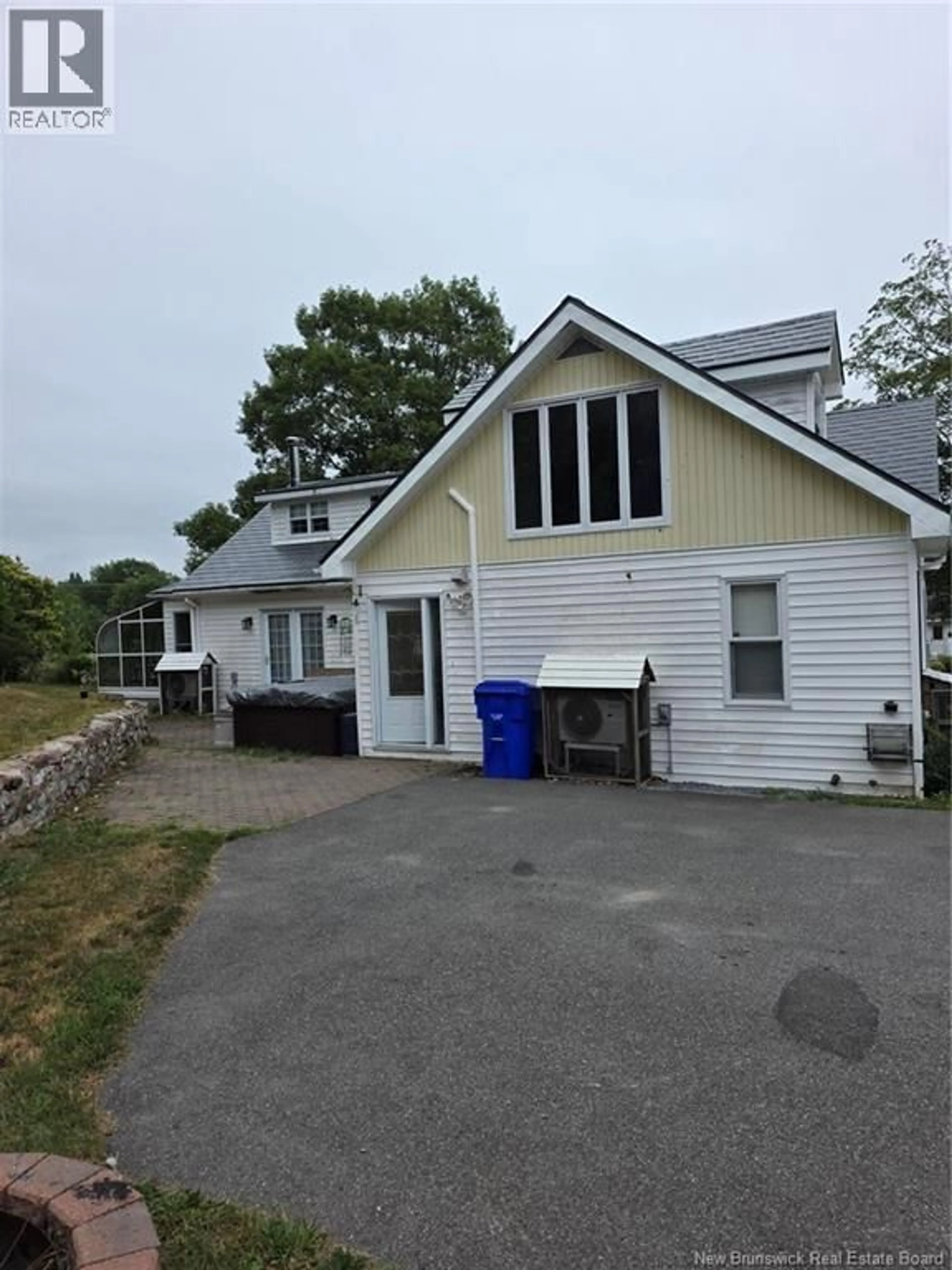 A pic from outside/outdoor area/front of a property/back of a property/a pic from drone, building for 139 MAIN STREET, St George New Brunswick E5C3J8