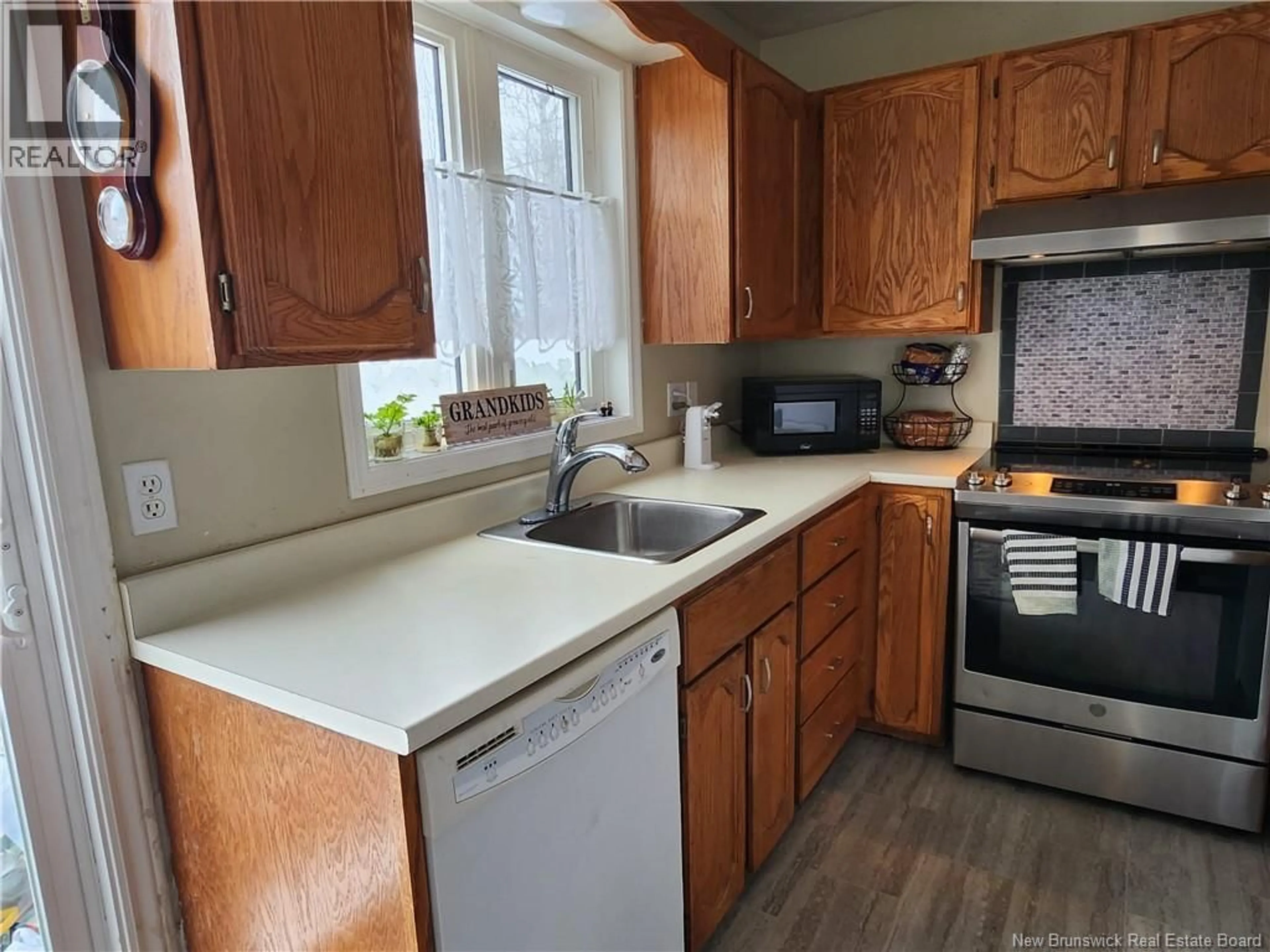 Standard kitchen, unknown for 42 ARBOUR GREEN COURT, Moncton New Brunswick E4L3E7