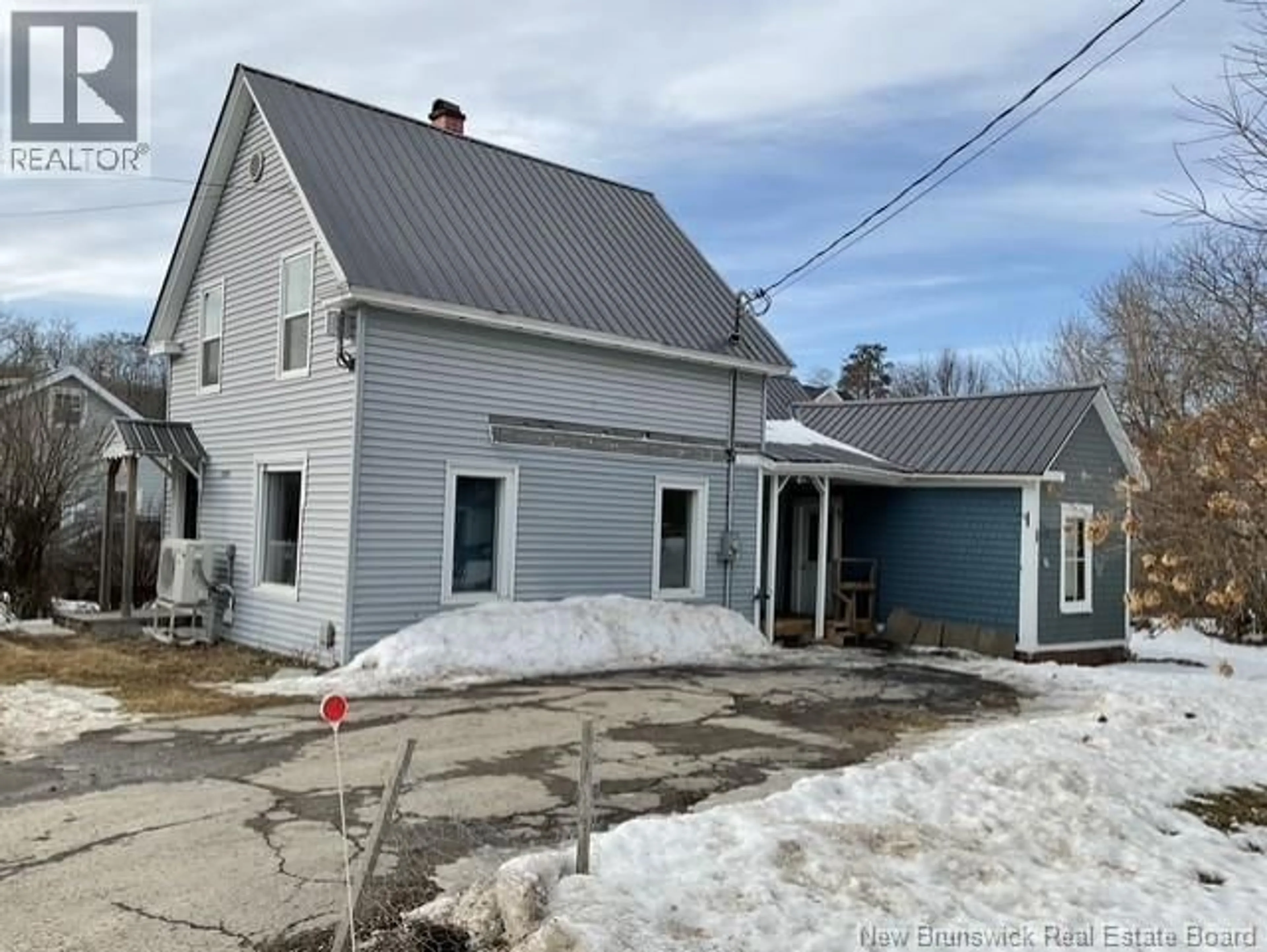 A pic from outside/outdoor area/front of a property/back of a property/a pic from drone, building for 108 UPHAM STREET, Woodstock New Brunswick E7M2Y1